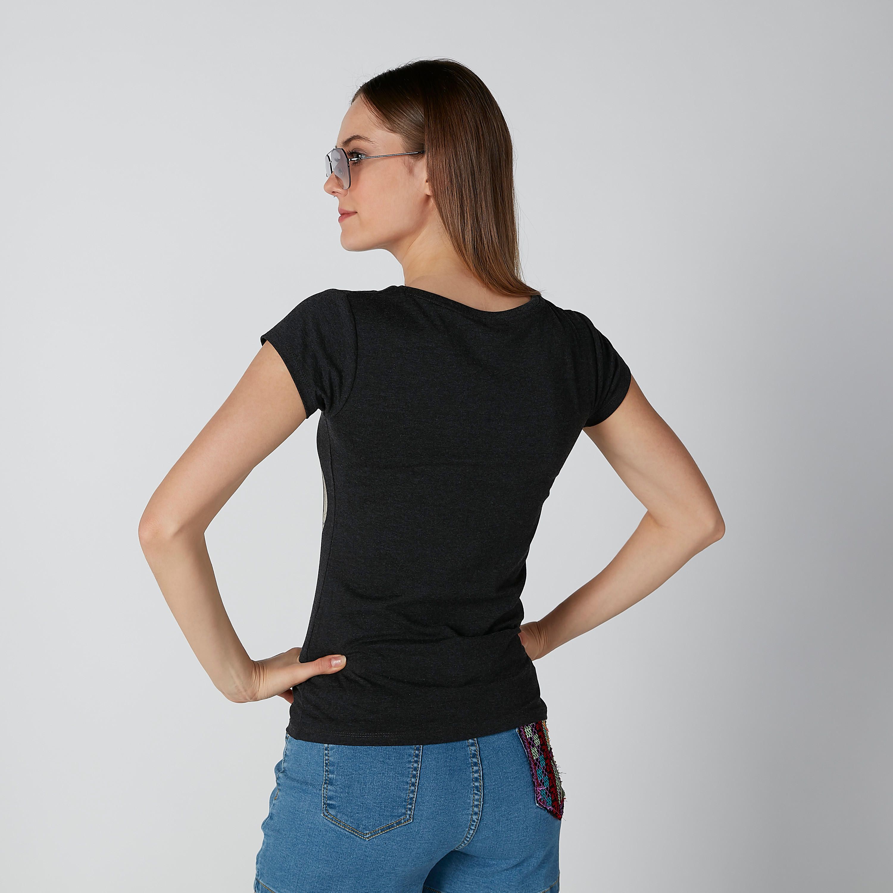 تيشيرت بياقة مستديرة وطبعات ميكي ماوس-women-clothing-tshirts-image-1