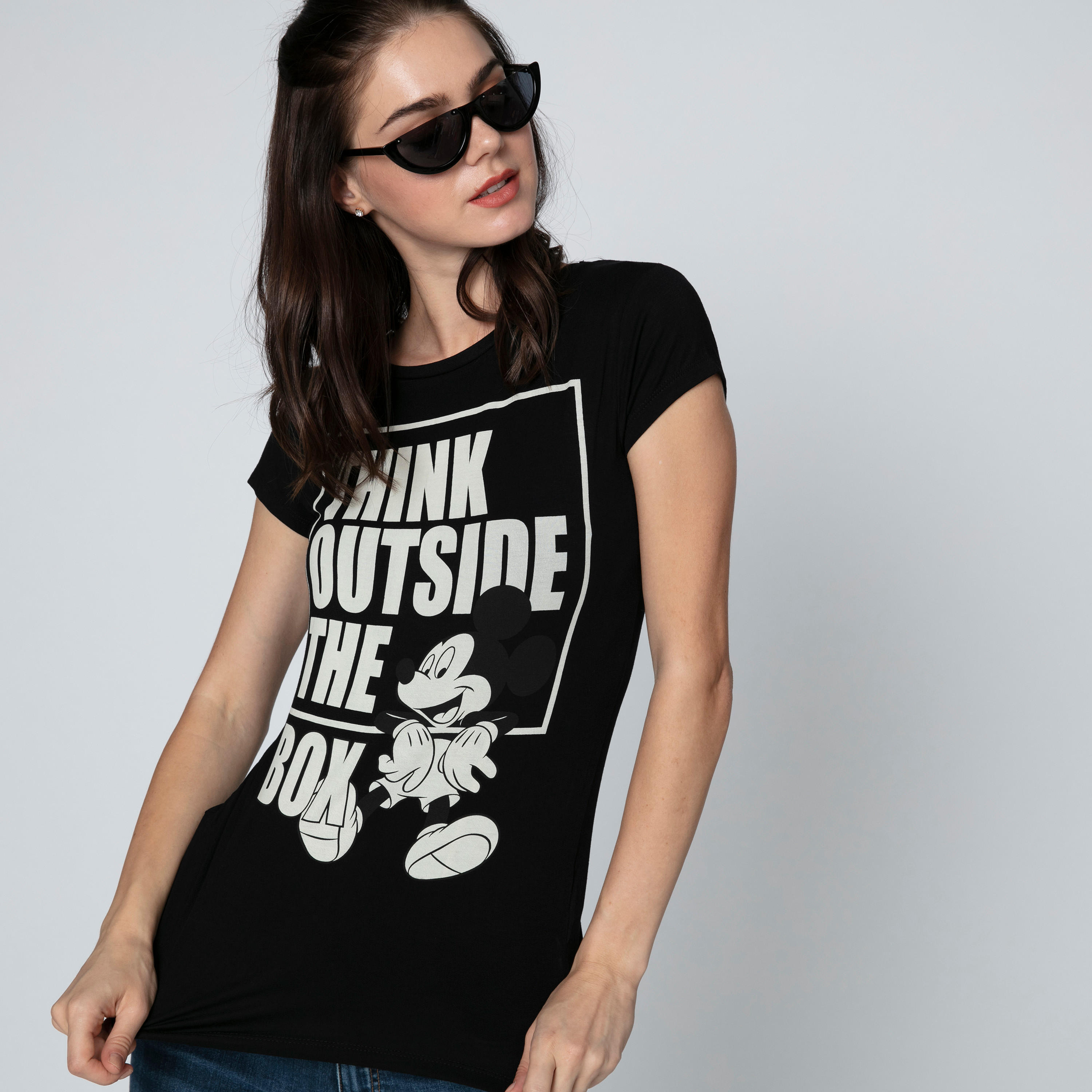 تيشيرت بقصّة سكيني وأكمام كاب وطبعات ميكي ماوس-women-clothing-tshirts-image-1