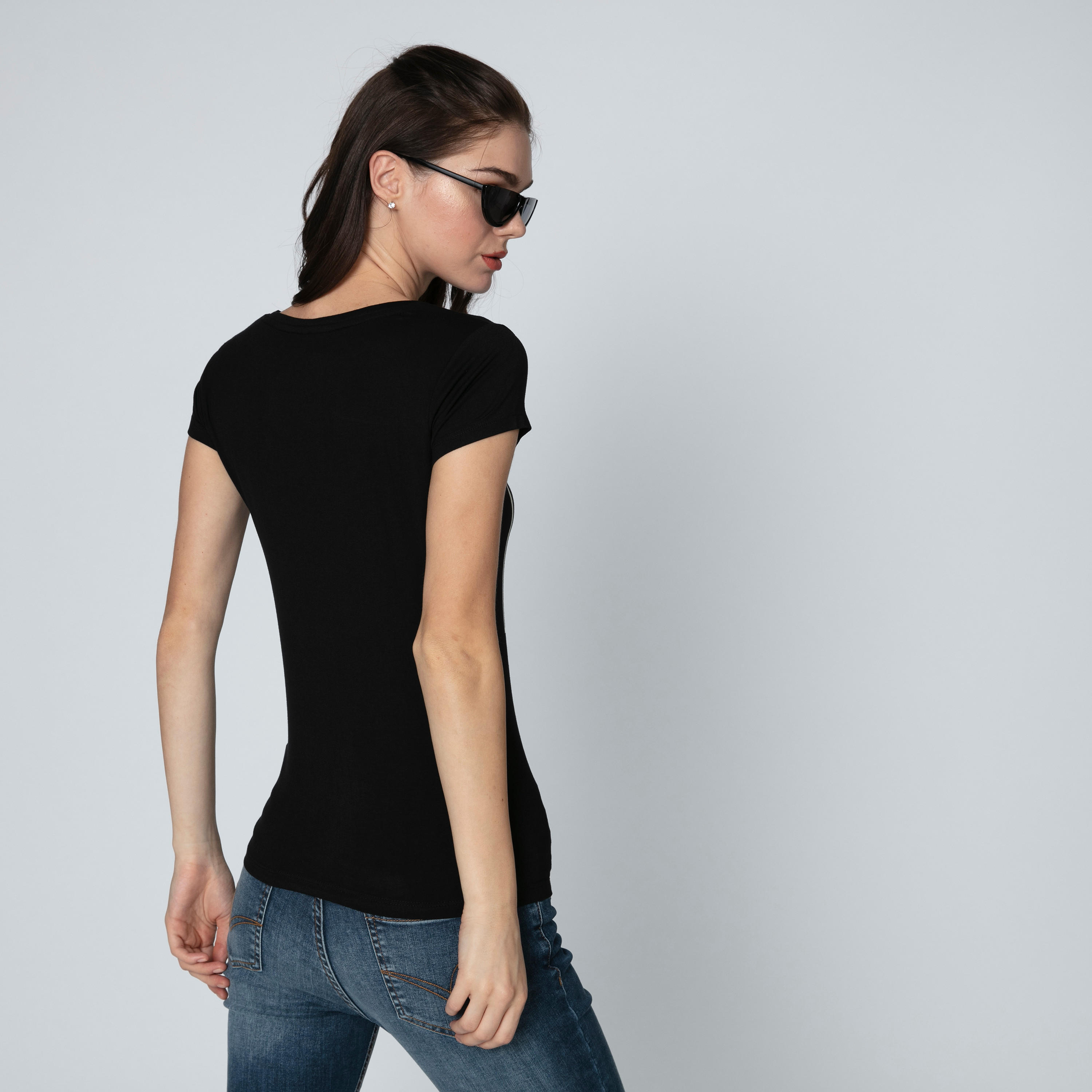 تيشيرت بقصّة سكيني وأكمام كاب وطبعات ميكي ماوس-women-clothing-tshirts-image-2