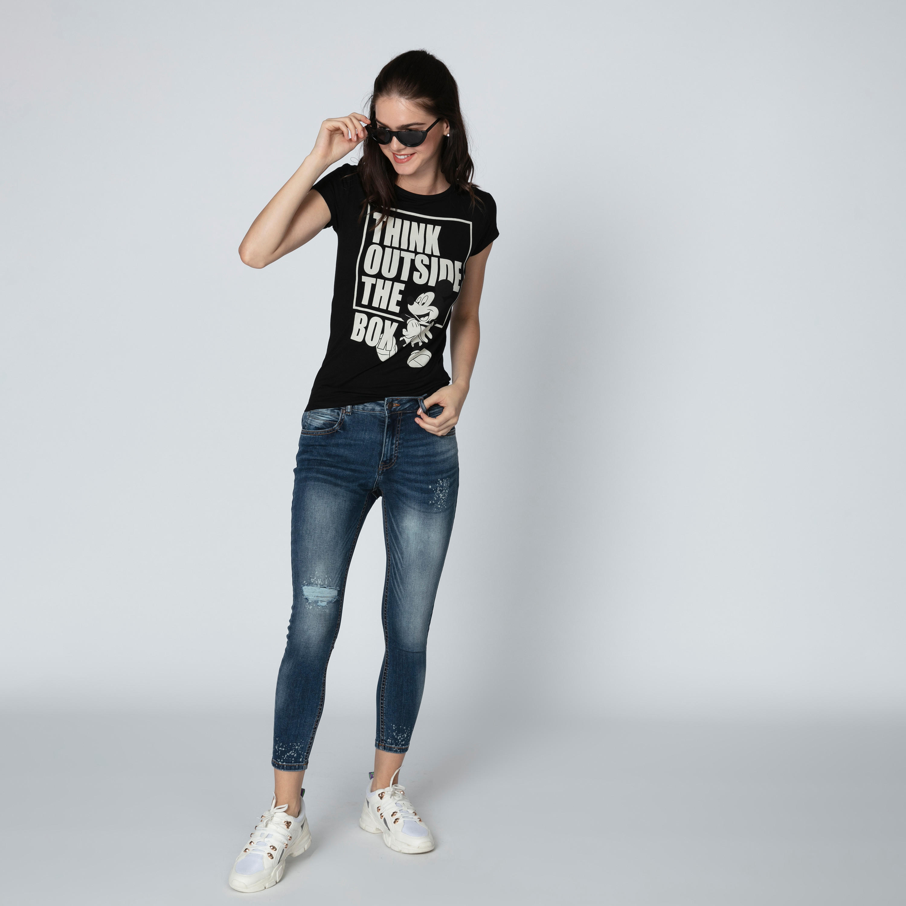 تيشيرت بقصّة سكيني وأكمام كاب وطبعات ميكي ماوس-women-clothing-tshirts-image-3