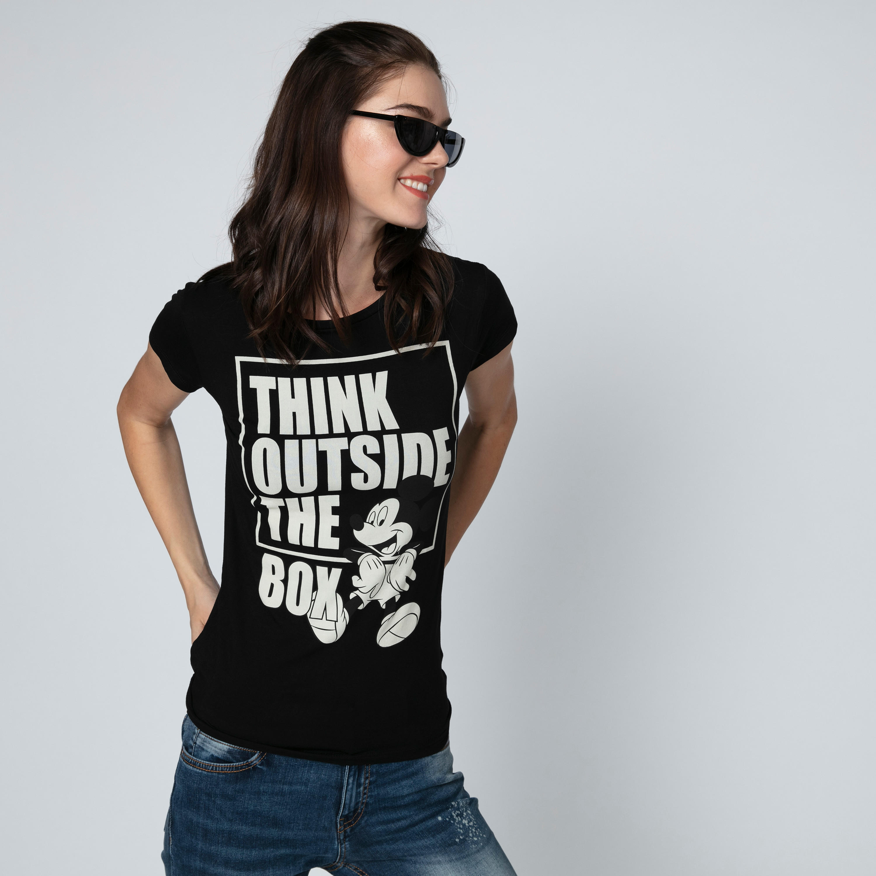 تيشيرت بقصّة سكيني وأكمام كاب وطبعات ميكي ماوس-women-clothing-tshirts-image-5