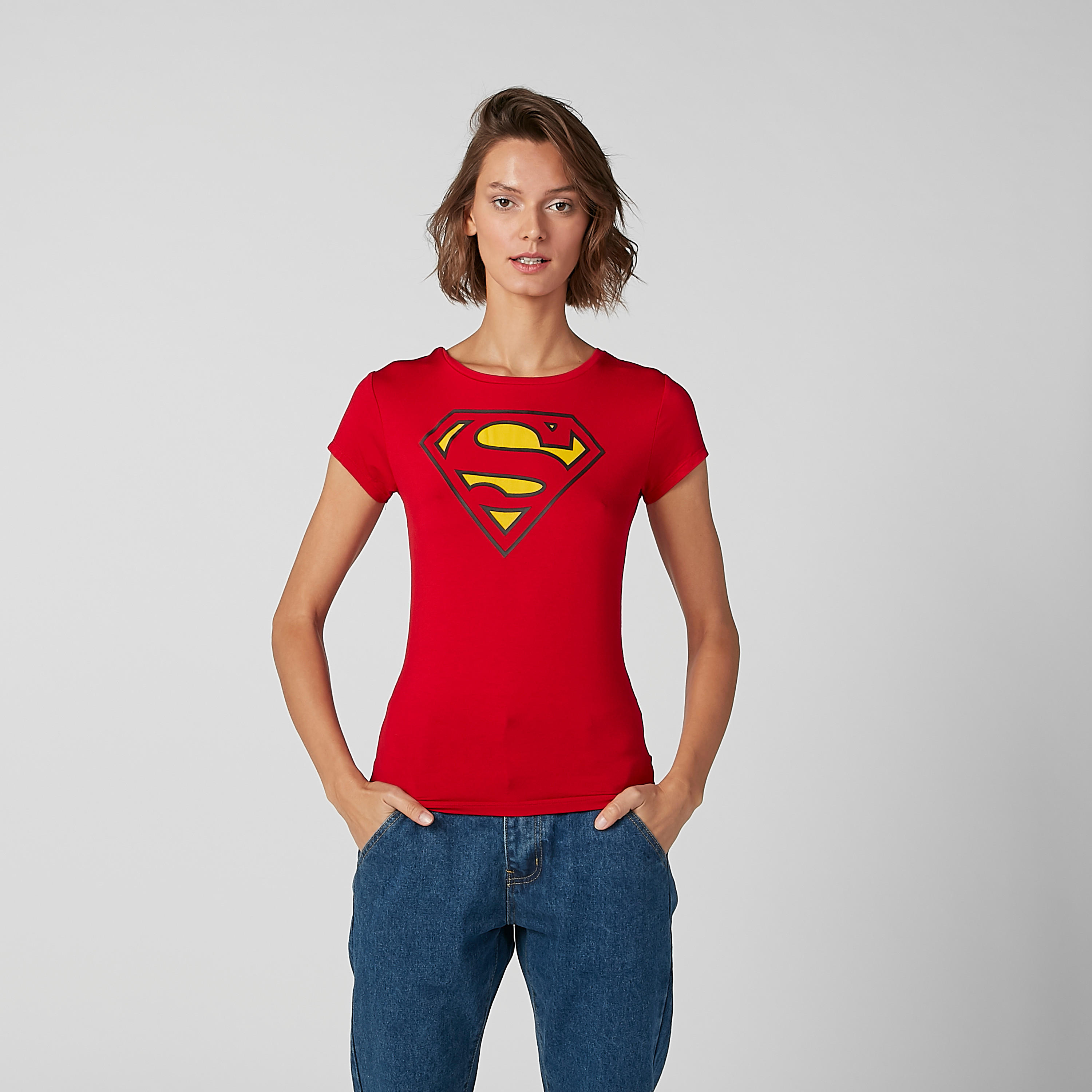 تيشيرت بياقة مستديرة وأكمام كاب وطبعات سوبرمان جرافيك-women-clothing-tshirts-image-4