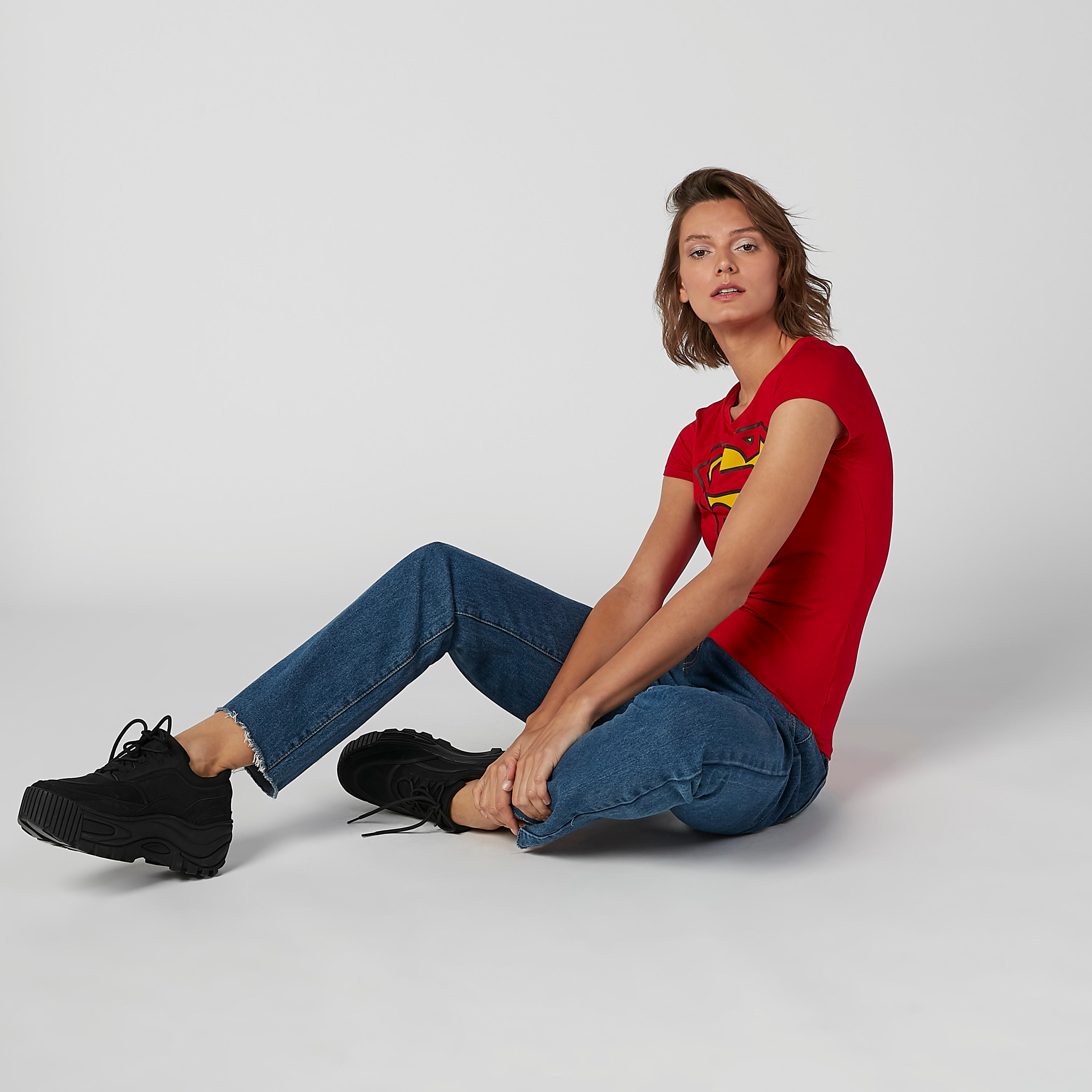 تيشيرت بياقة مستديرة وأكمام كاب وطبعات سوبرمان جرافيك-women-clothing-tshirts-image-1