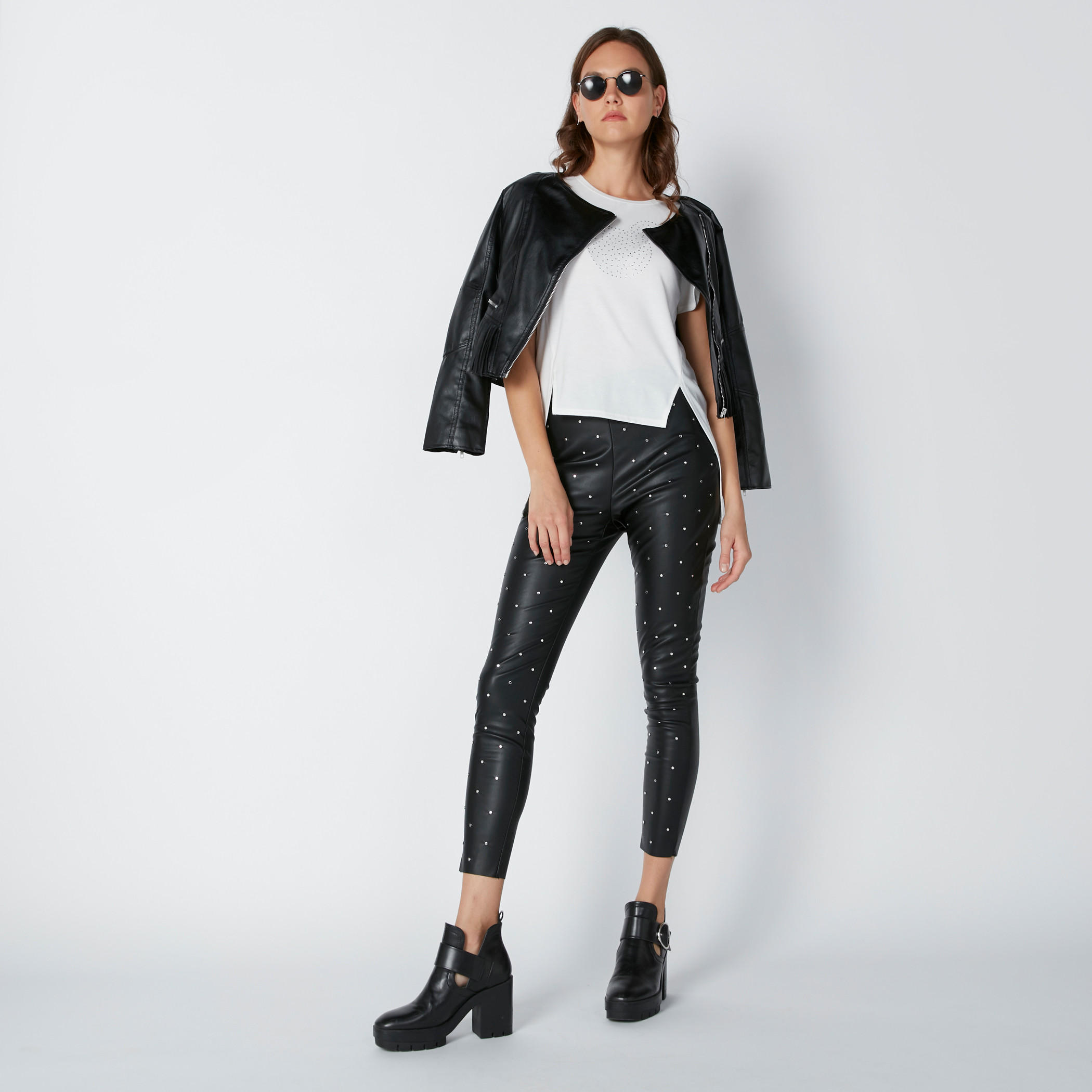 بلوزة بأكمام قصيرة وحوّاف غير مستوية وتزيينات ميني ماوس-women-clothing-tshirts-image-3