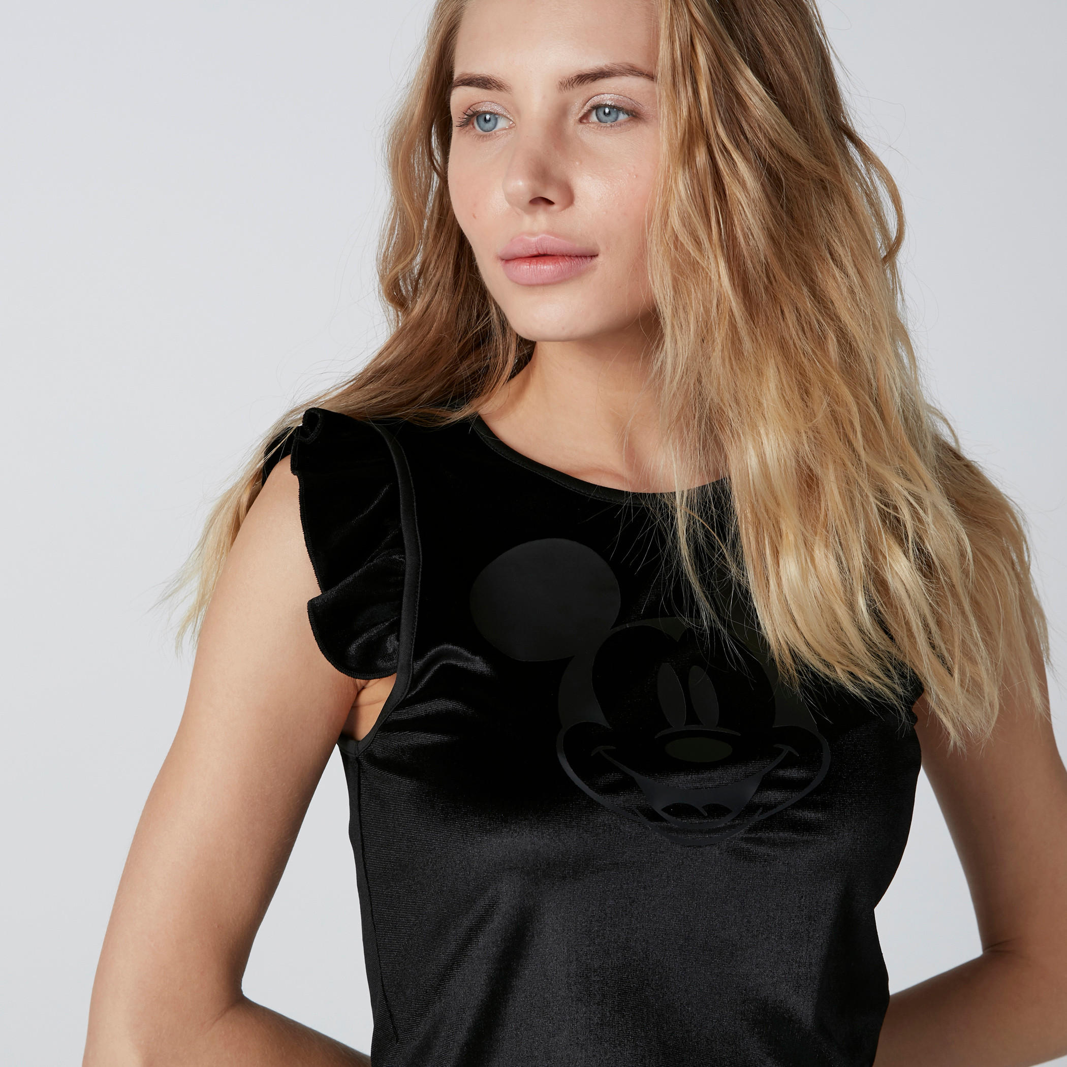 بلوزة دون أكمام بياقة مستديرة وتفاصيل كشكش وطبعات ميكي ماوس-women-clothing-shirtsandblouses-blouses-image-1