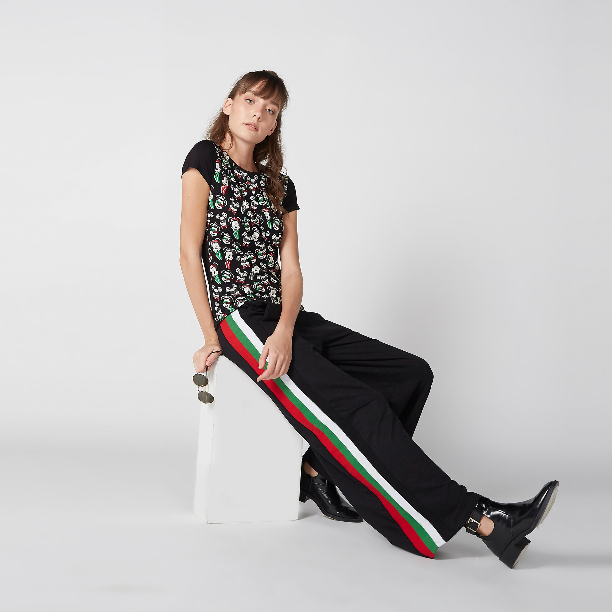 تيشيرت بأكمام كاب وقصّة سكيني وطبعات ميكي ماوس-women-clothing-tshirts-image-1