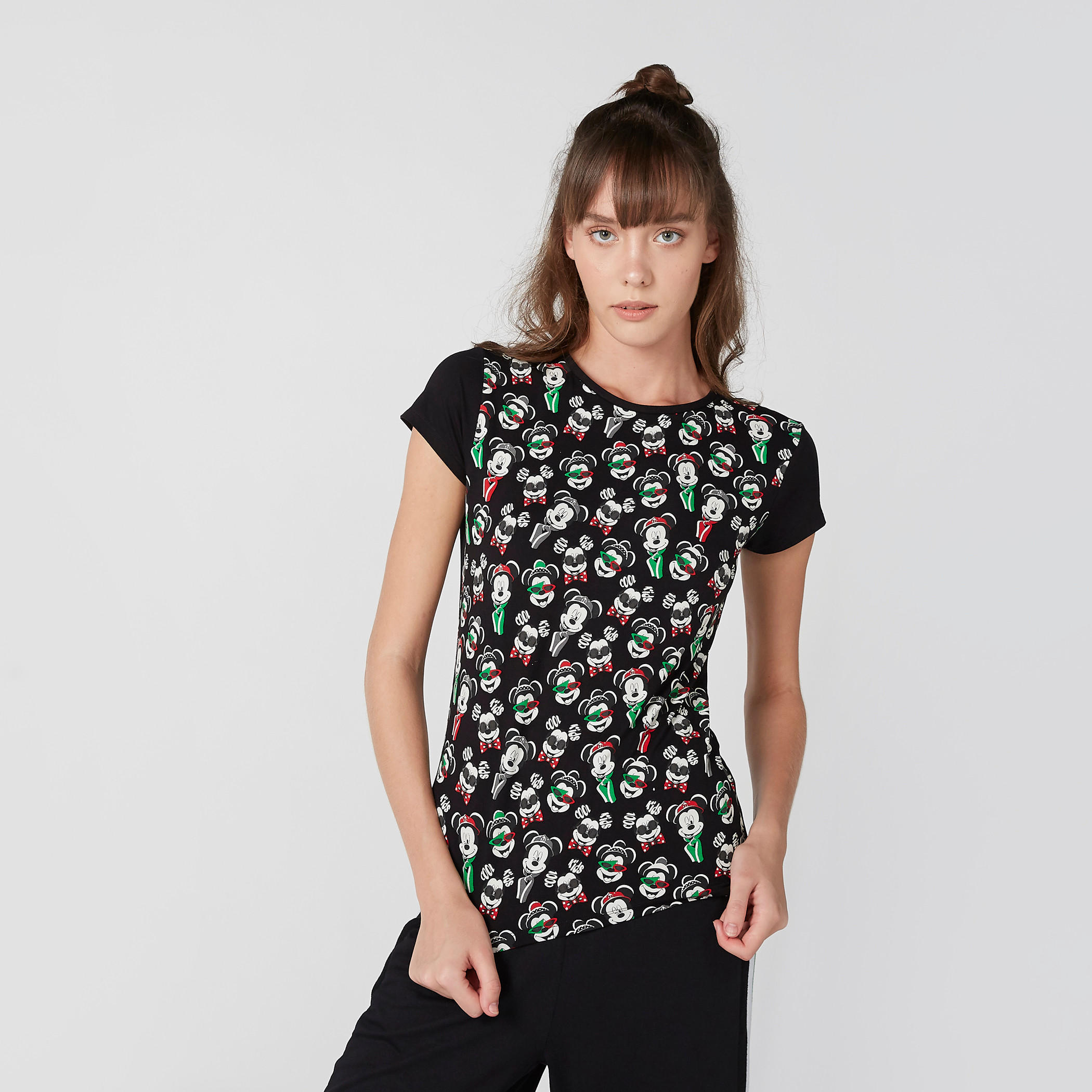 تيشيرت بأكمام كاب وقصّة سكيني وطبعات ميكي ماوس-women-clothing-tshirts-image-3
