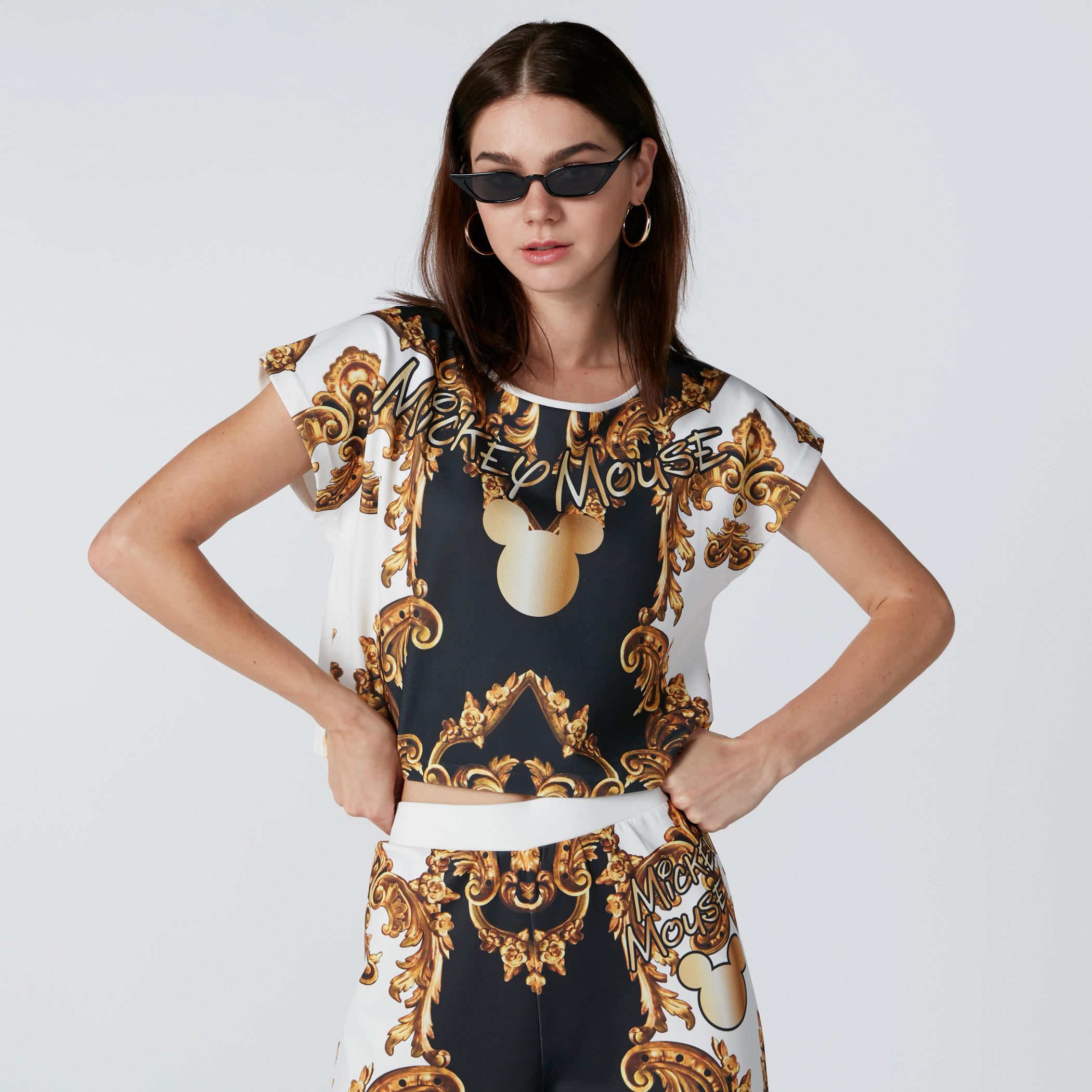 بلوزة بياقة مستديرة وأكمام متصلة وطبعات ميكي ماوس-women-clothing-tshirts-image-1