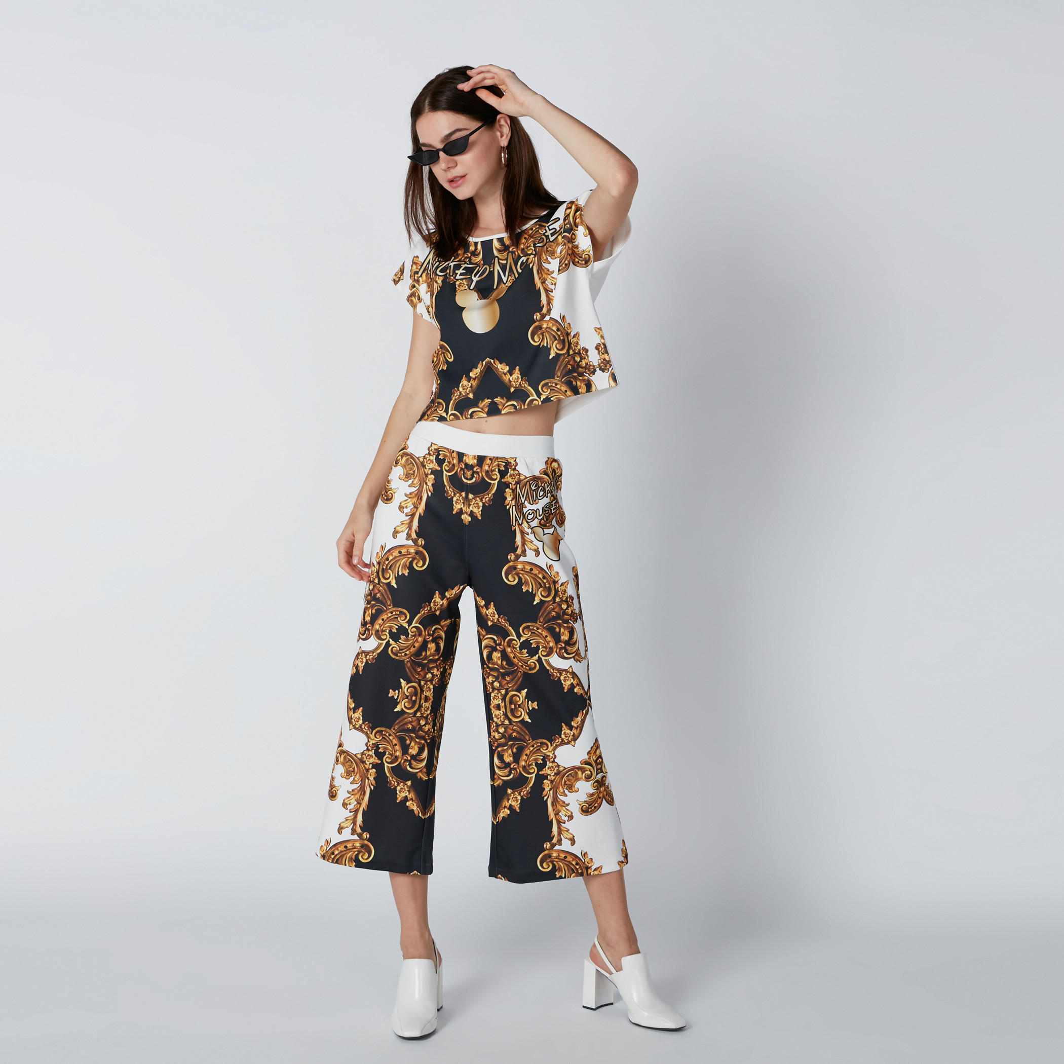 بلوزة بياقة مستديرة وأكمام متصلة وطبعات ميكي ماوس-women-clothing-tshirts-image-3