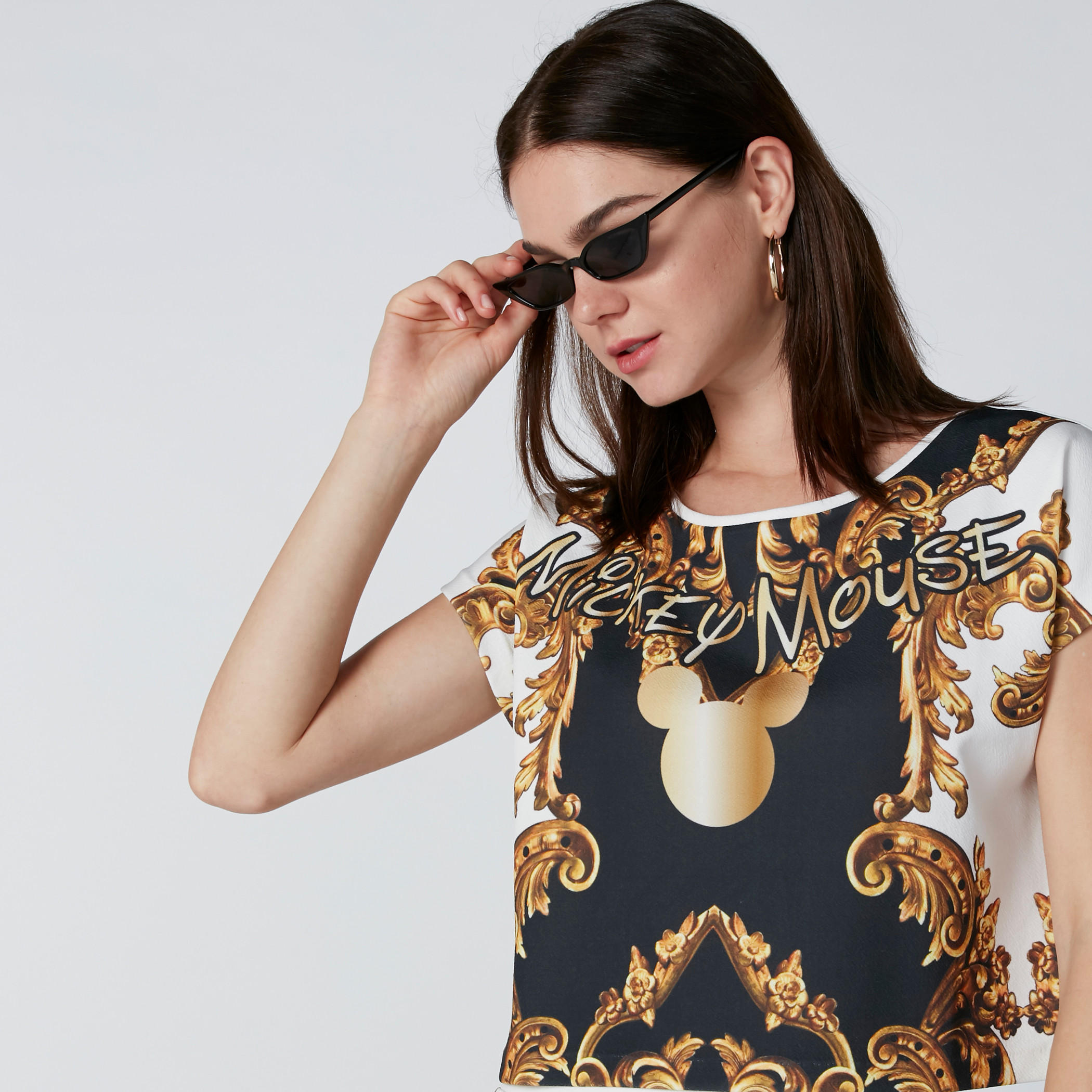 بلوزة بياقة مستديرة وأكمام متصلة وطبعات ميكي ماوس-women-clothing-tshirts-image-4