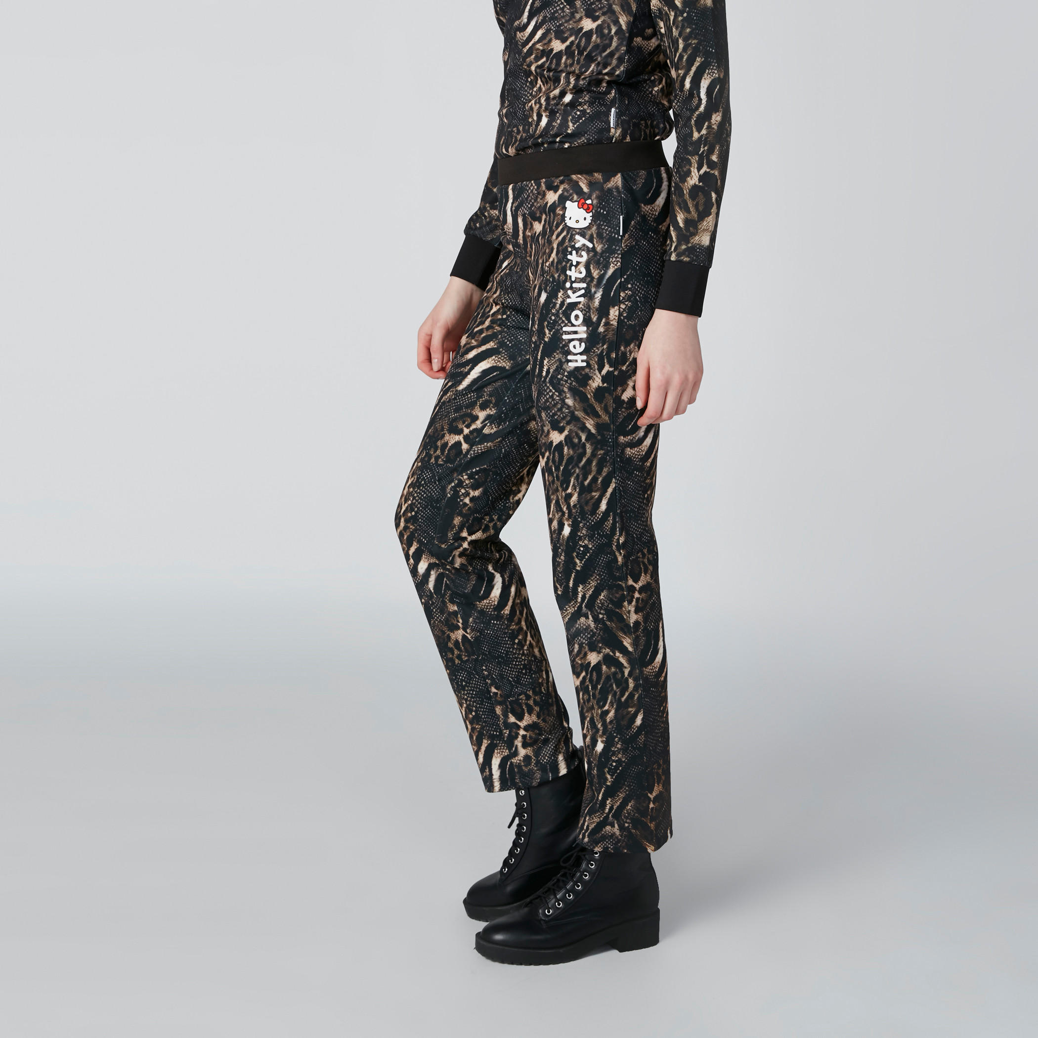 بنطال سليم فيت بخصر متوسط الارتفاع وطبعات هالو كيتي-women-clothing-bottoms-trousers-image-3