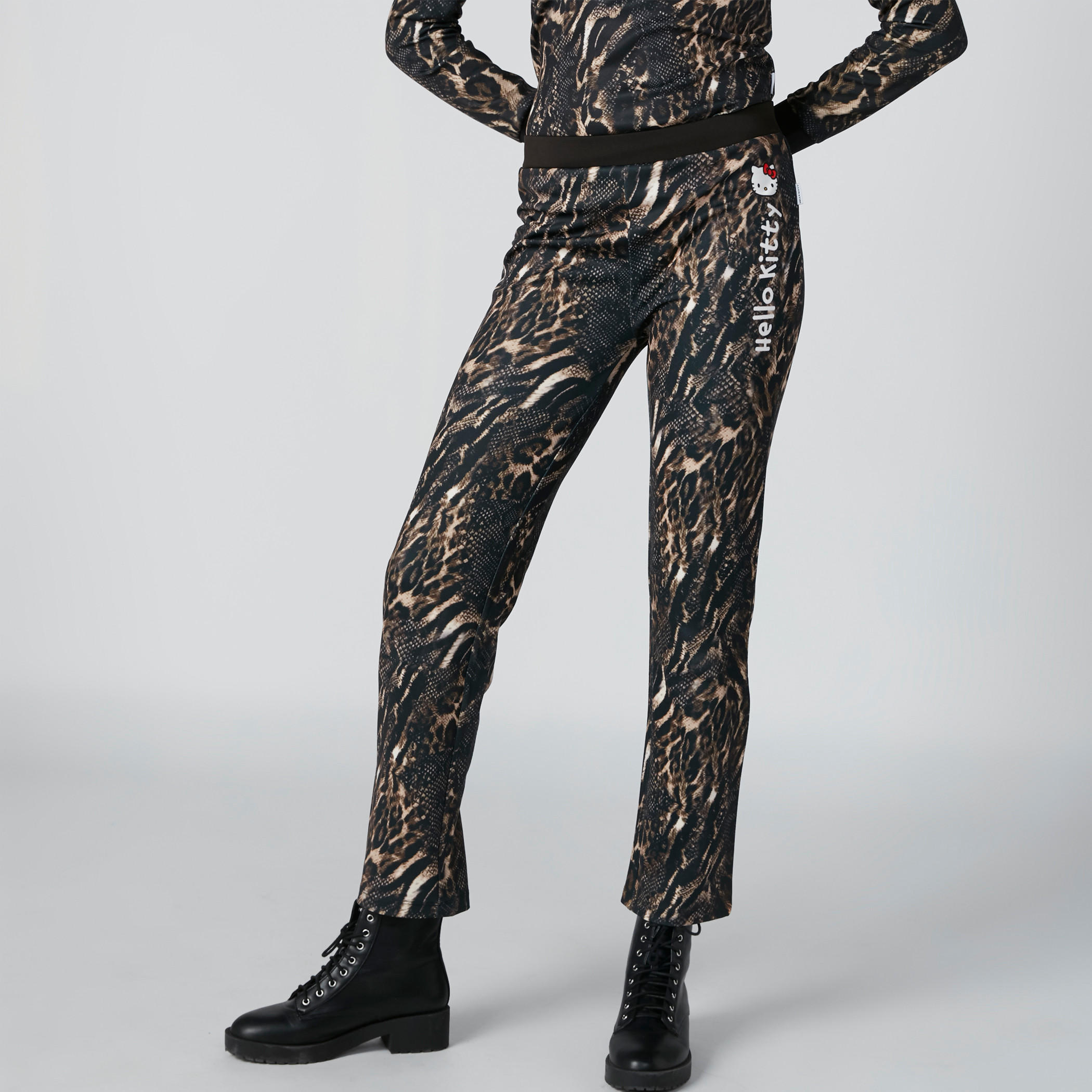 بنطال سليم فيت بخصر متوسط الارتفاع وطبعات هالو كيتي-women-clothing-bottoms-trousers-image-4