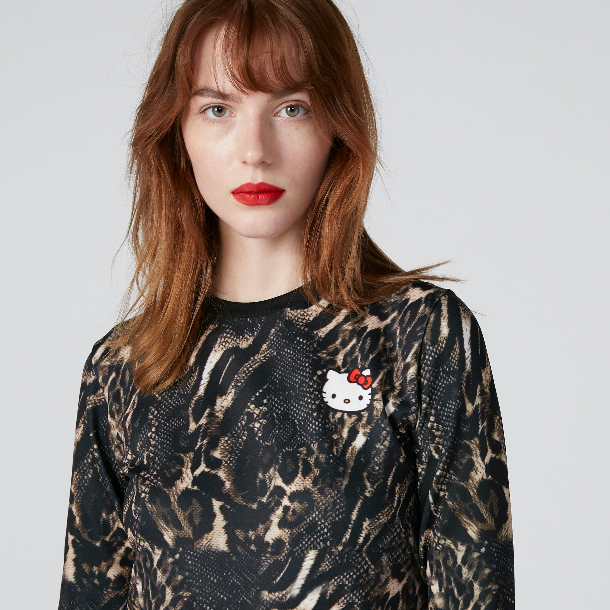 Hello Kitty Sweatshirt with Long Sleeves-women-winterwear-hoodiesandsweatshirts-sweatshirts-image-4