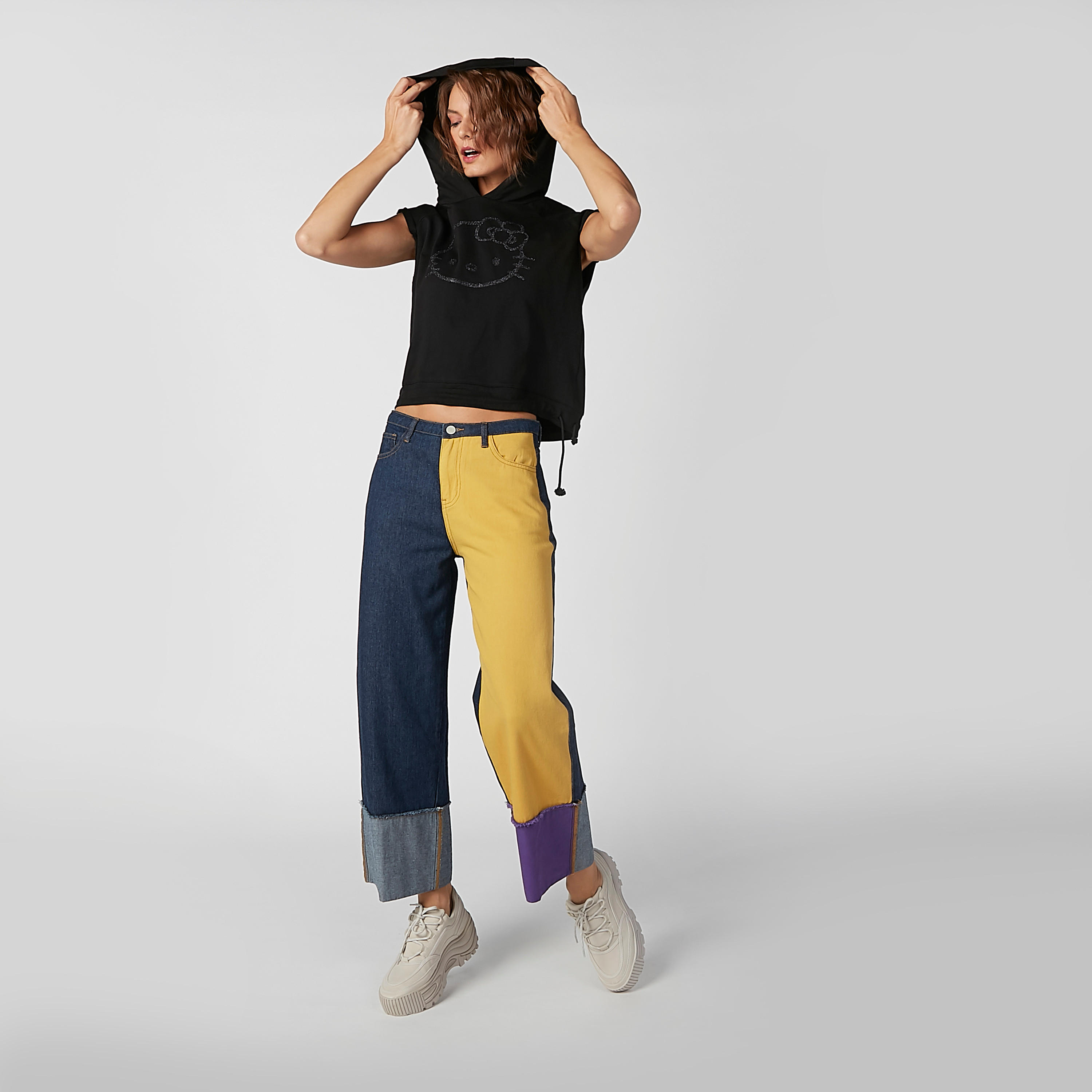 بلوزة قصيرة دون أكمام بقبّعة وطبعات هالو كيتي-women-clothing-tshirts-image-3