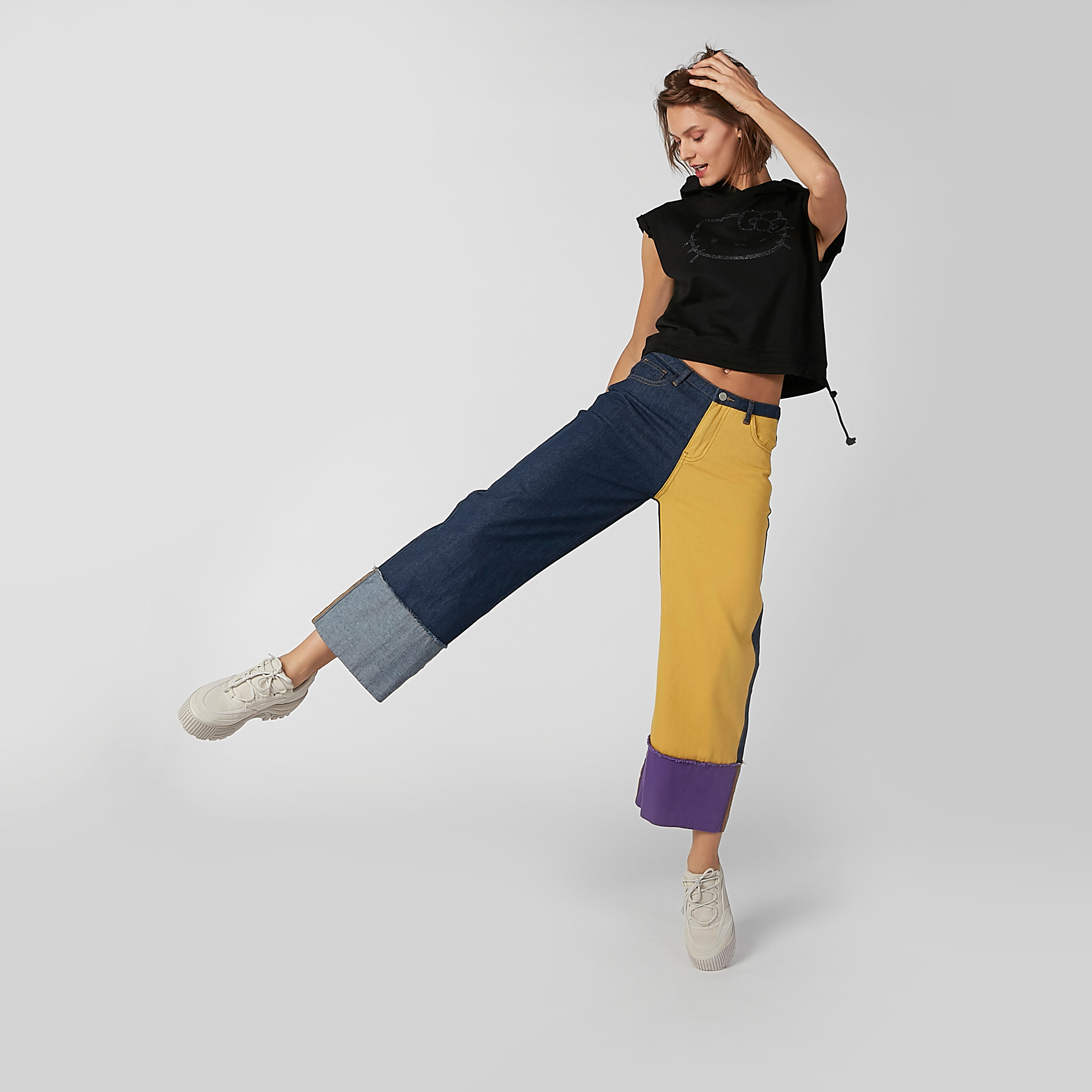 بلوزة قصيرة دون أكمام بقبّعة وطبعات هالو كيتي-women-clothing-tshirts-image-6