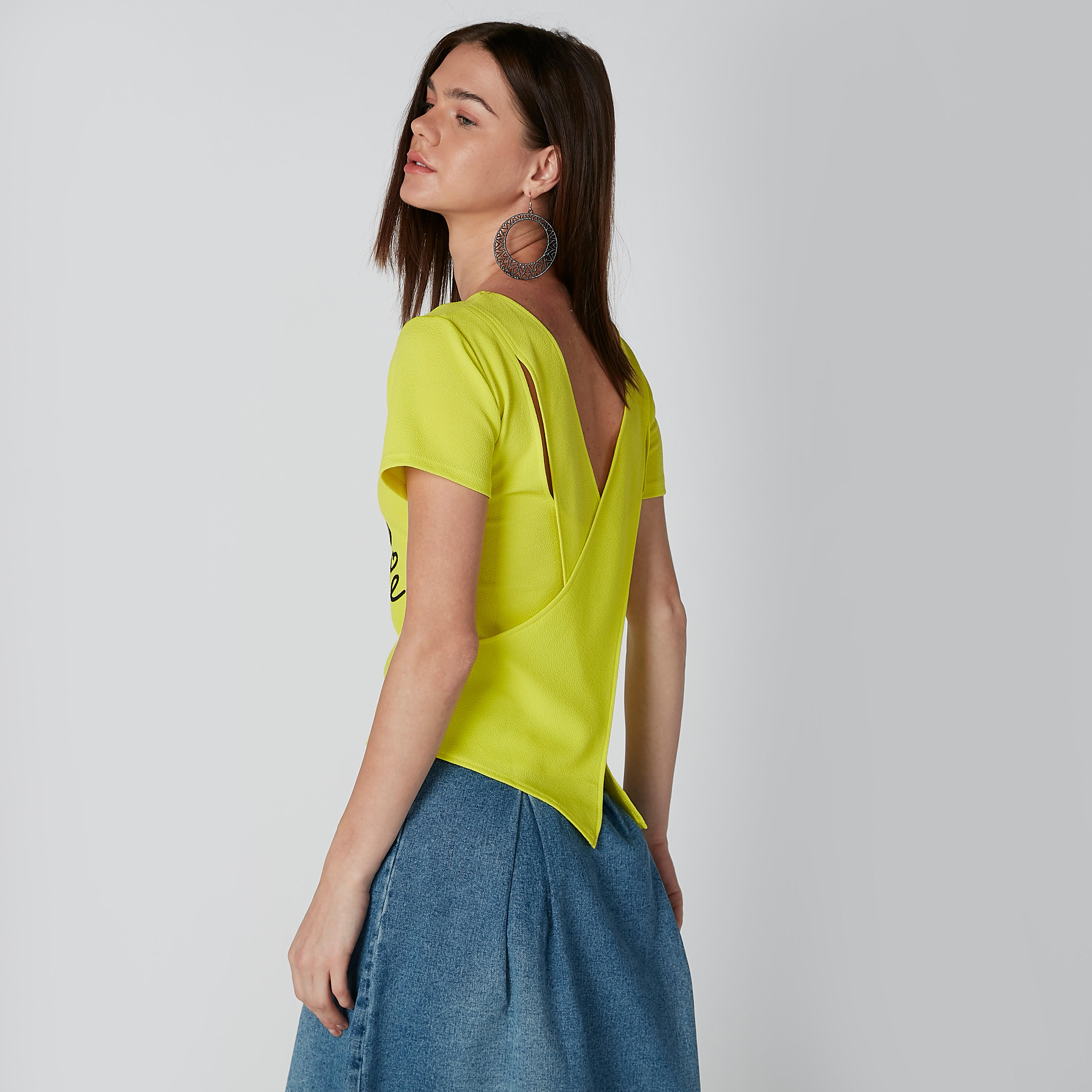 بلوزة بياقة V وأكمام قصيرة وطبعات ميني ماوس-women-clothing-tshirts-image-2