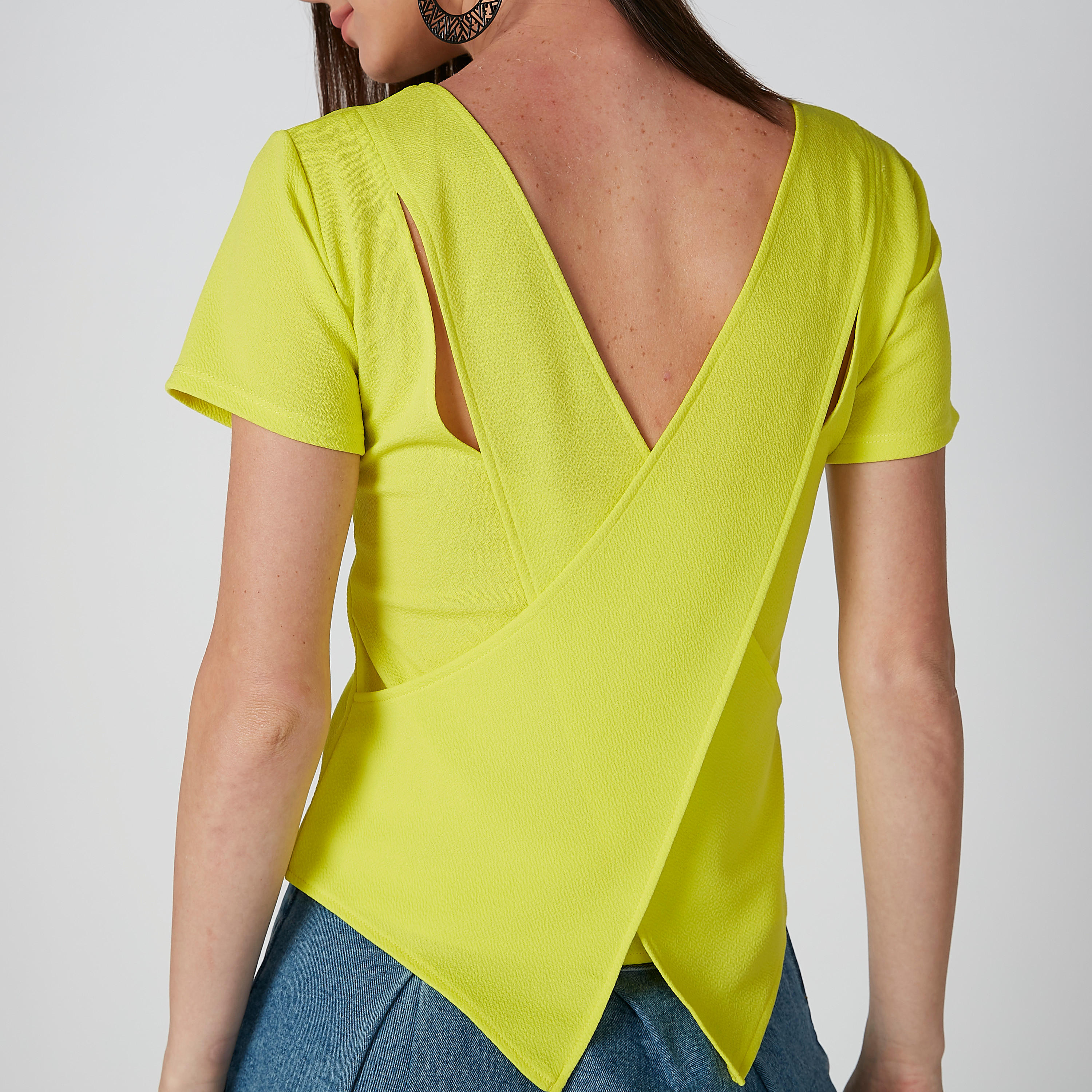 بلوزة بياقة V وأكمام قصيرة وطبعات ميني ماوس-women-clothing-tshirts-image-4