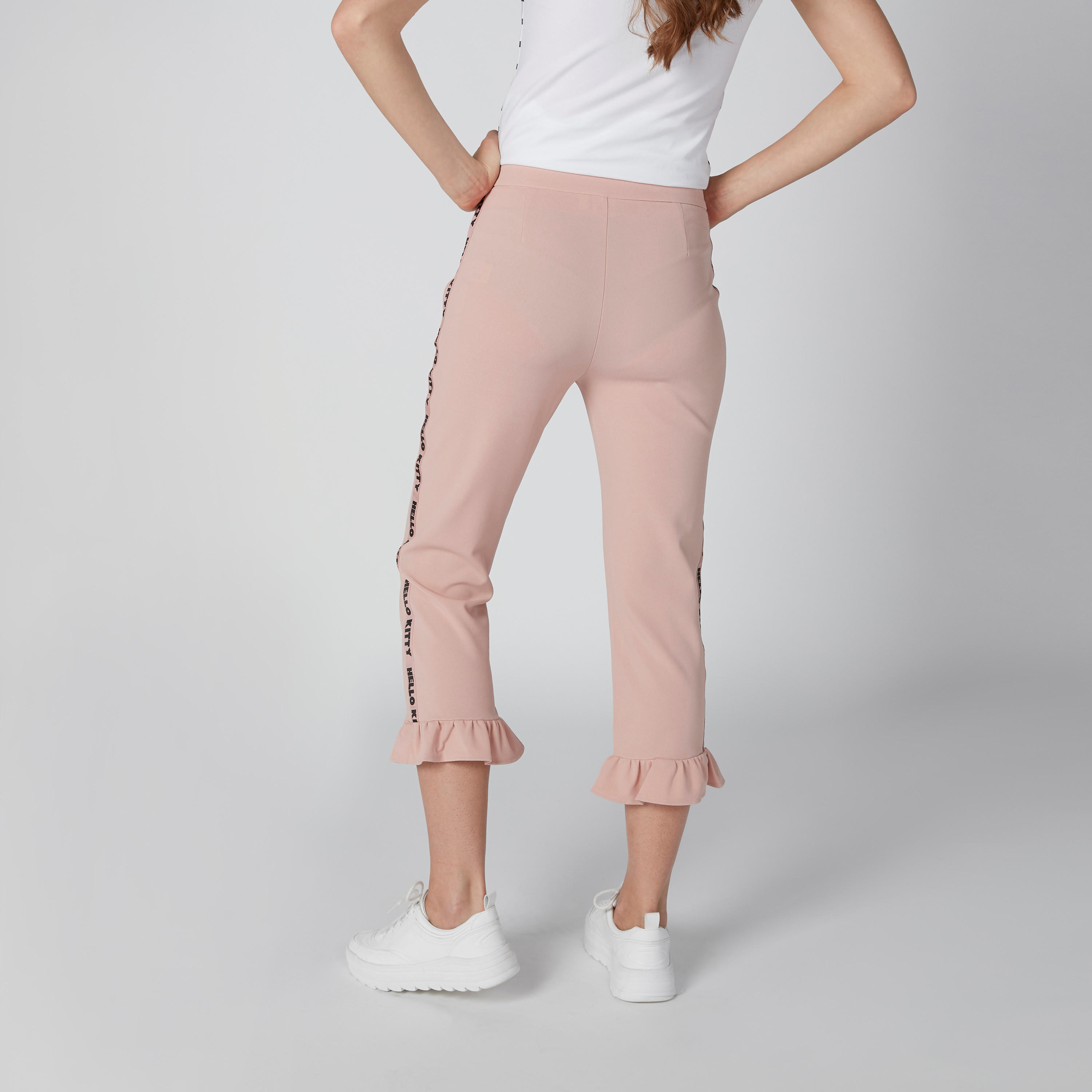 بنطلون قصير بقصة سليم وحوّاف كشكش وشريطة-women-clothing-bottoms-trousers-image-2