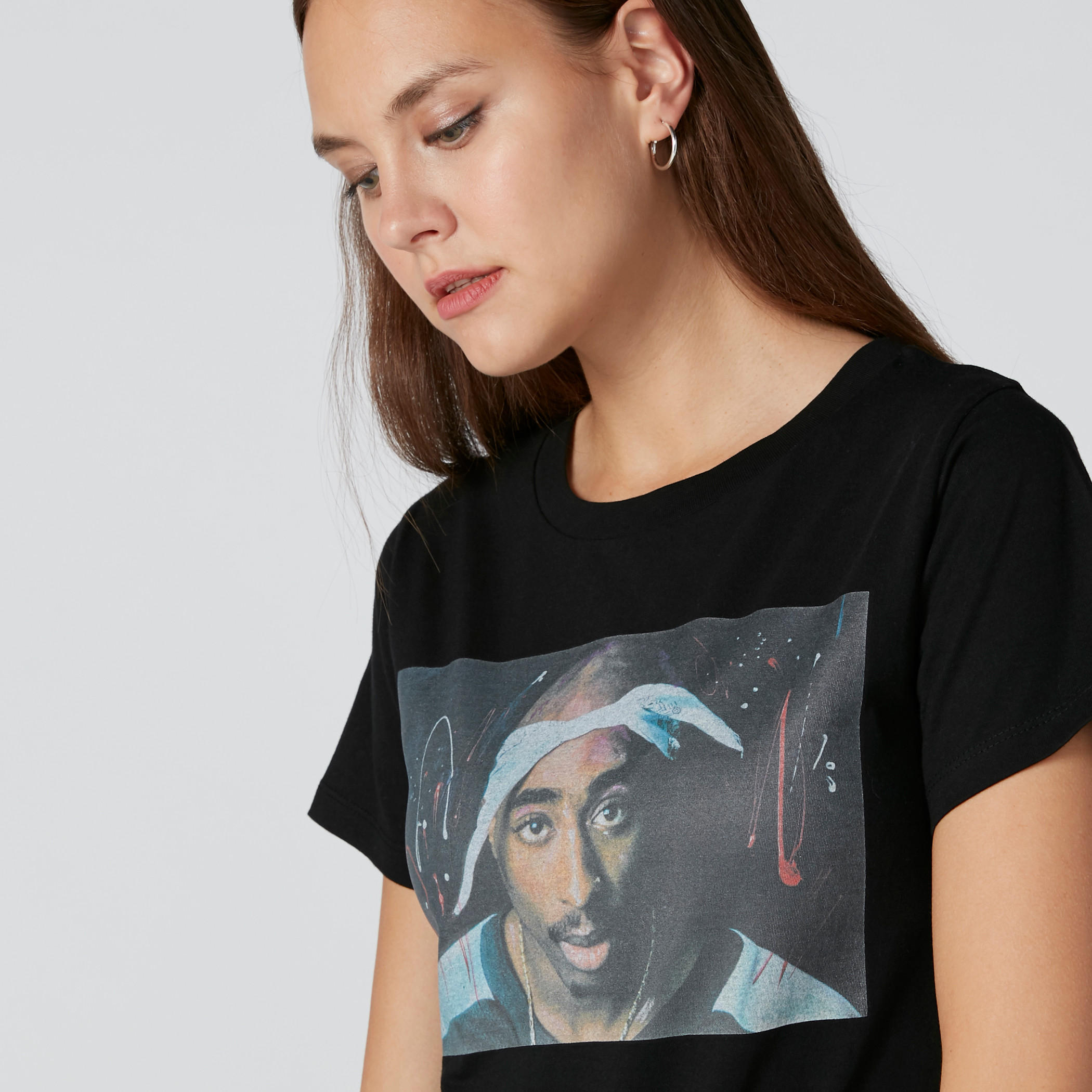 تيشيرت بياقة مستديرة وأكمام قصيرة وطبعات توباك شاكور-women-clothing-tshirts-image-4