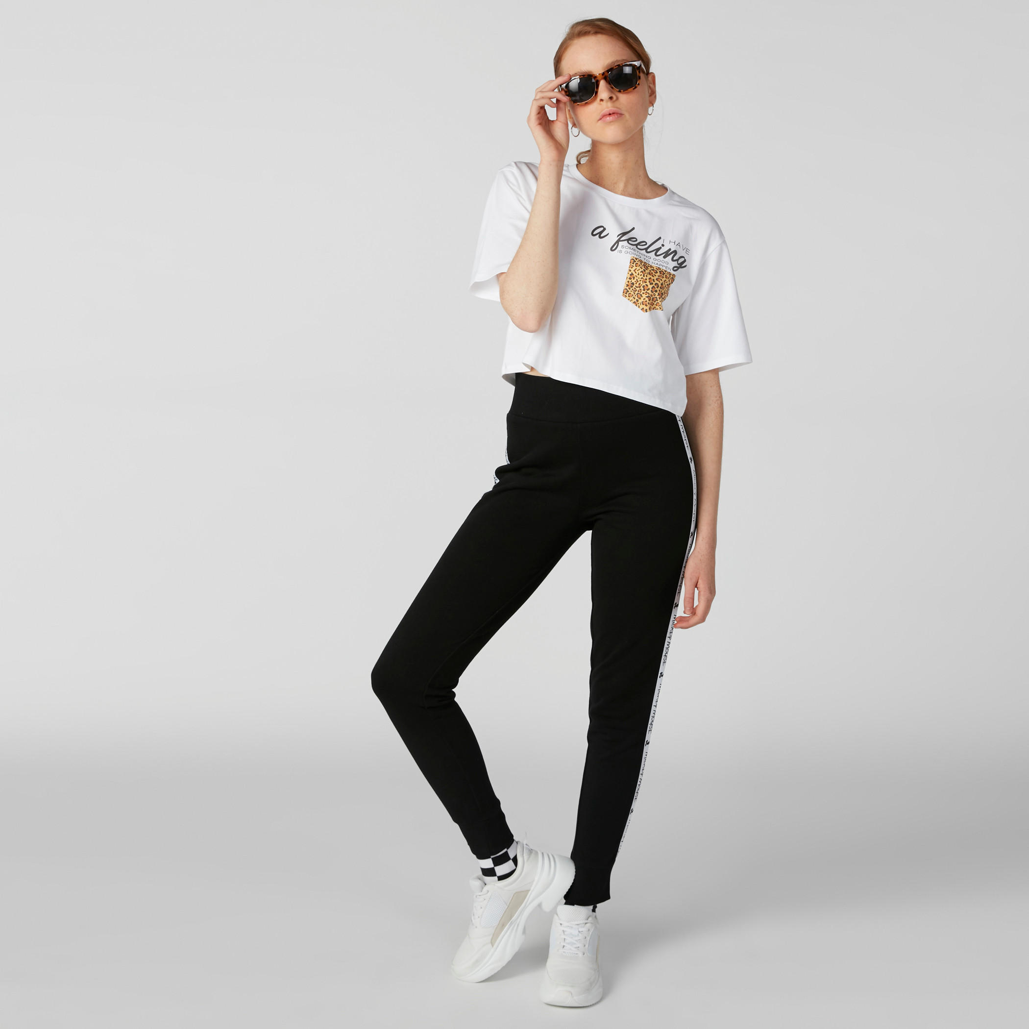 بنطال رياضي بشريطة وطبعات ميكي ماوس-women-clothing-bottoms-joggers-image-1