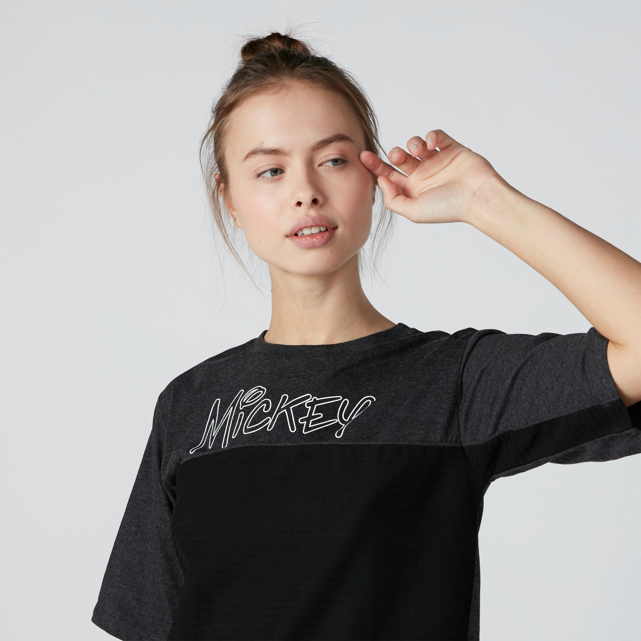 تيشيرت بأكمام قصيرة وطبعات ميكي ماوس-women-clothing-tshirts-image-1