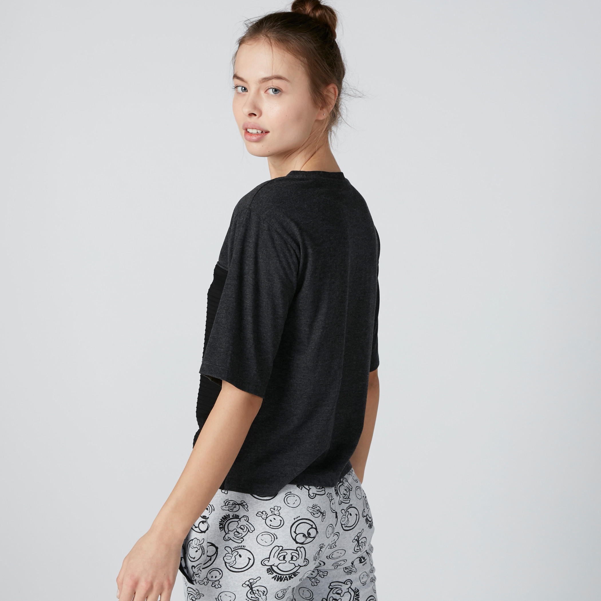 تيشيرت بأكمام قصيرة وطبعات ميكي ماوس-women-clothing-tshirts-image-2