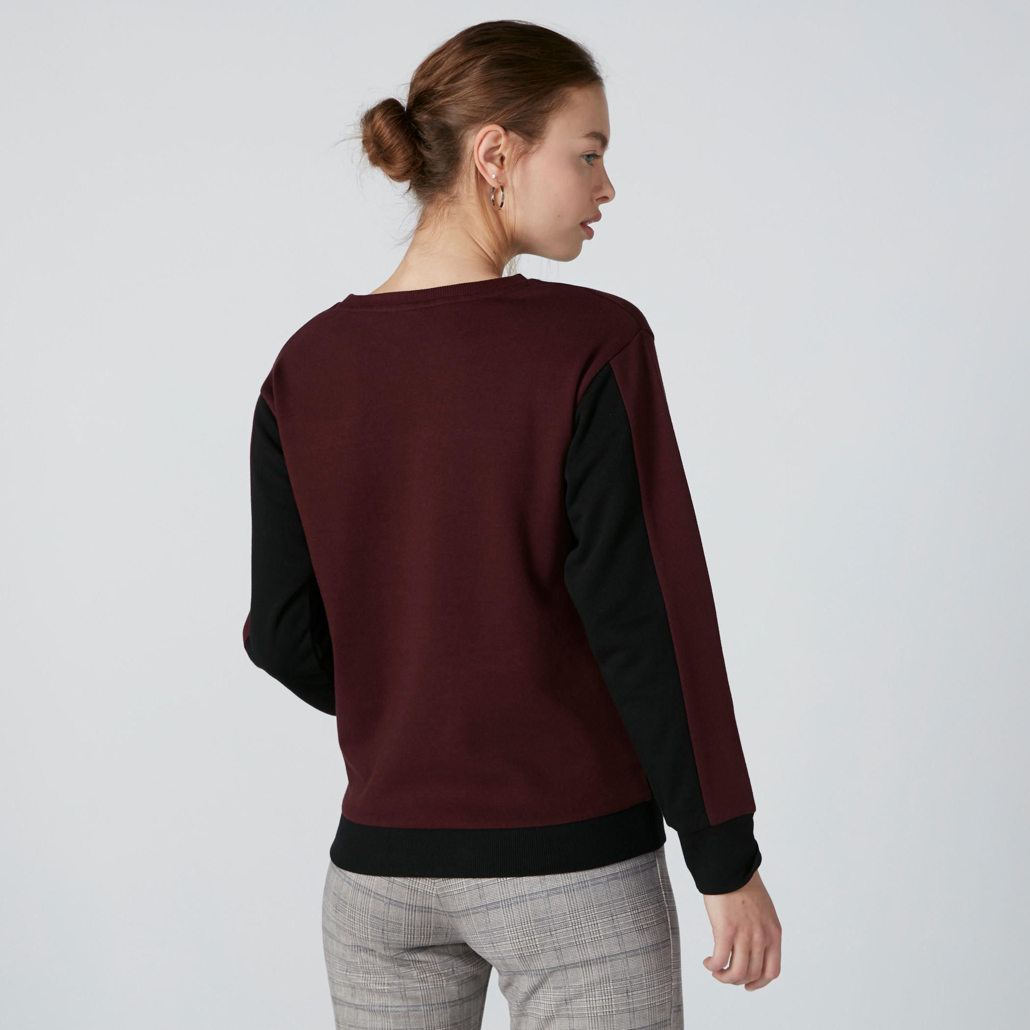 سويت شيرت بياقة مستديرة وطبعات ميكي ماوس-women-winterwear-hoodiesandsweatshirts-sweatshirts-image-2