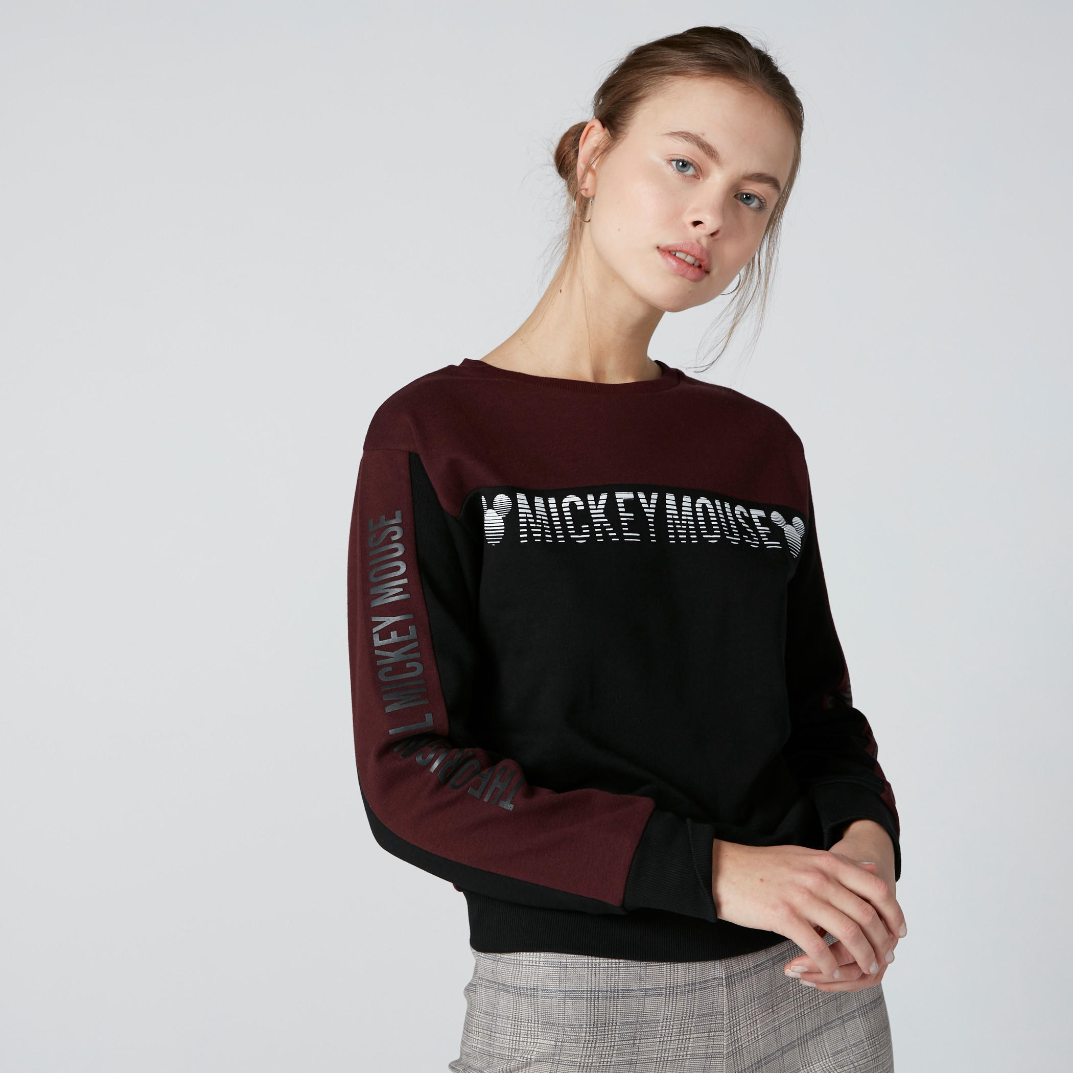 سويت شيرت بياقة مستديرة وطبعات ميكي ماوس-women-winterwear-hoodiesandsweatshirts-sweatshirts-image-3