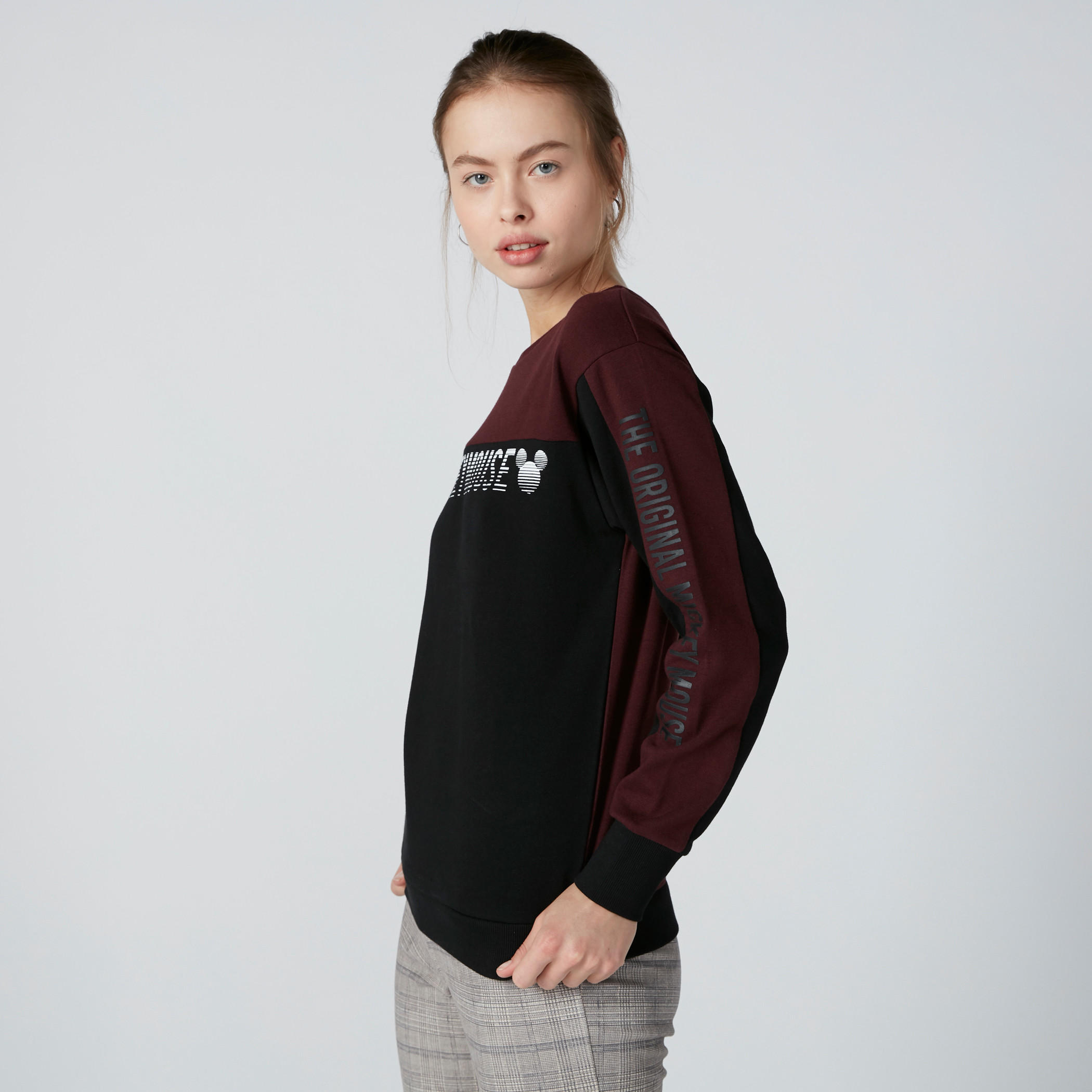 سويت شيرت بياقة مستديرة وطبعات ميكي ماوس-women-winterwear-hoodiesandsweatshirts-sweatshirts-image-4
