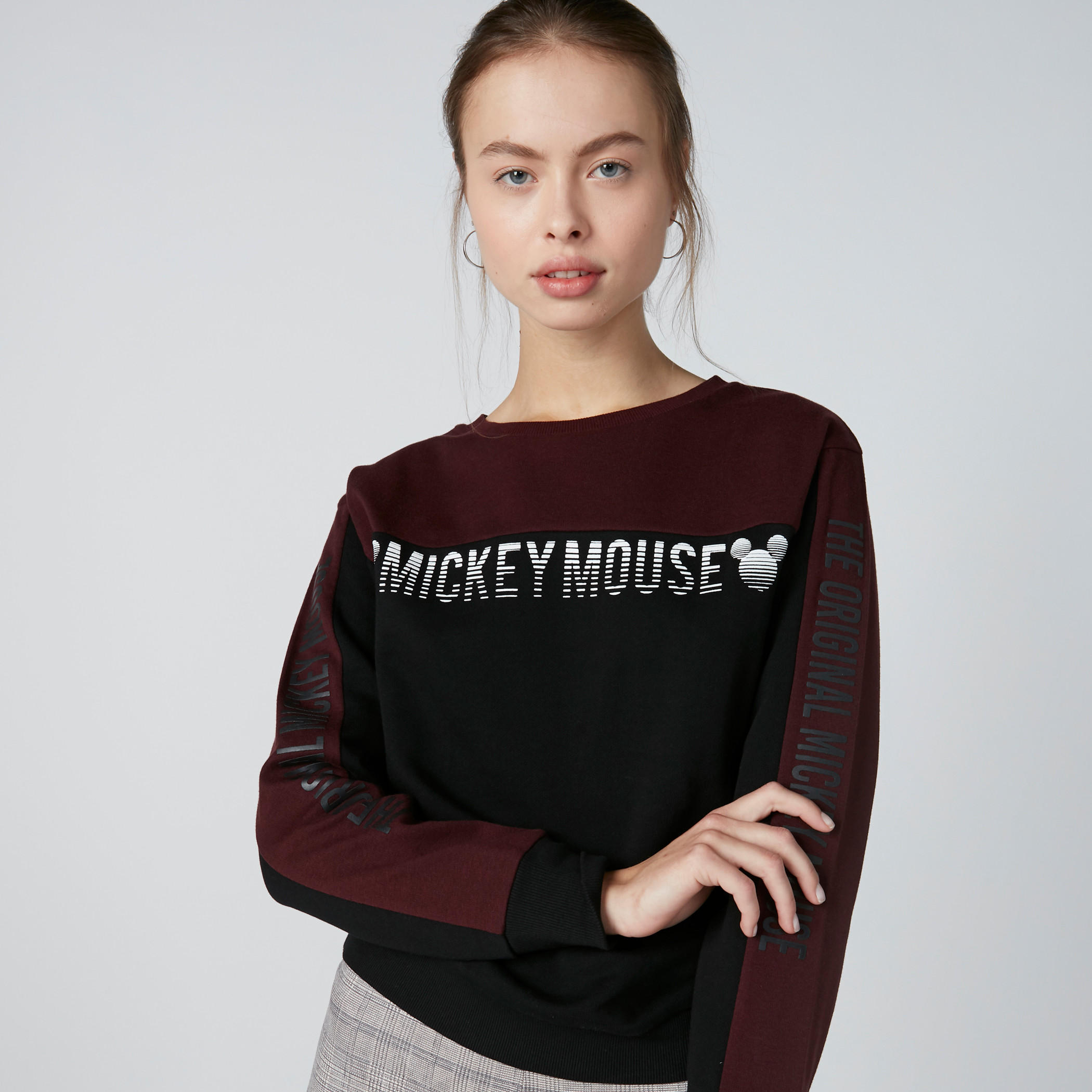 سويت شيرت بياقة مستديرة وطبعات ميكي ماوس-women-winterwear-hoodiesandsweatshirts-sweatshirts-image-5