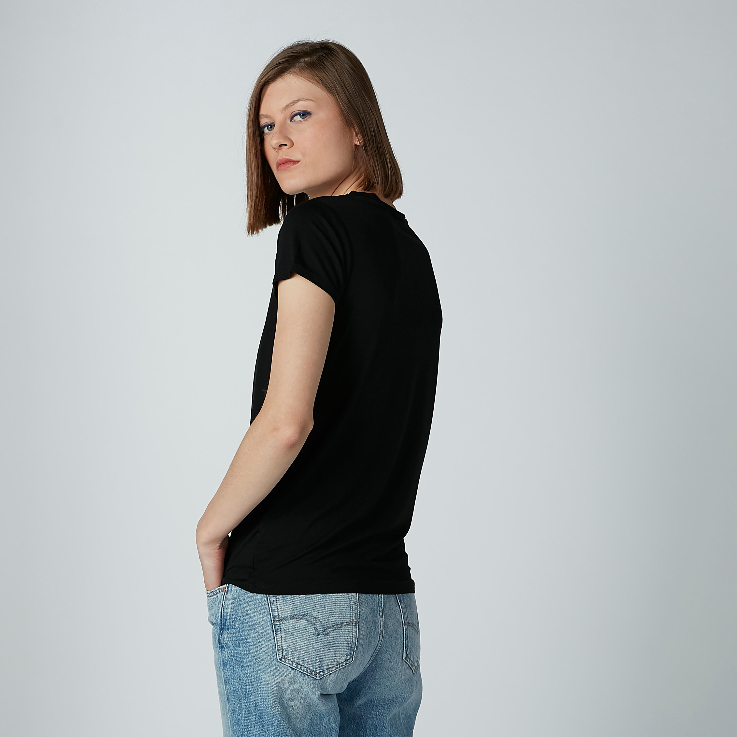 تيشيرت بياقة مستديرة وأكمام قصيرة وطبعات ميكي ماوس-women-clothing-tshirts-image-4