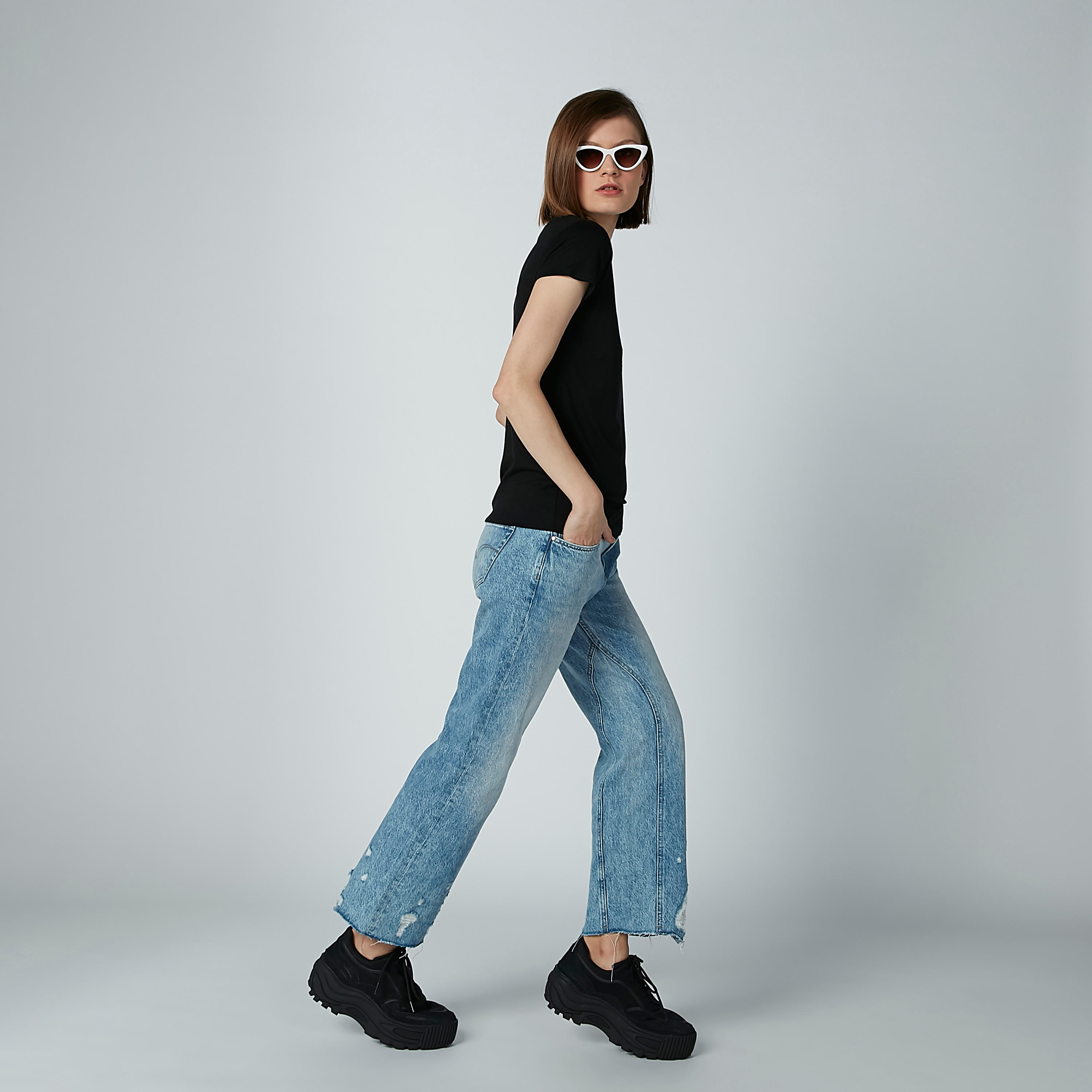 تيشيرت بياقة مستديرة وأكمام قصيرة وطبعات ميكي ماوس-women-clothing-tshirts-image-5