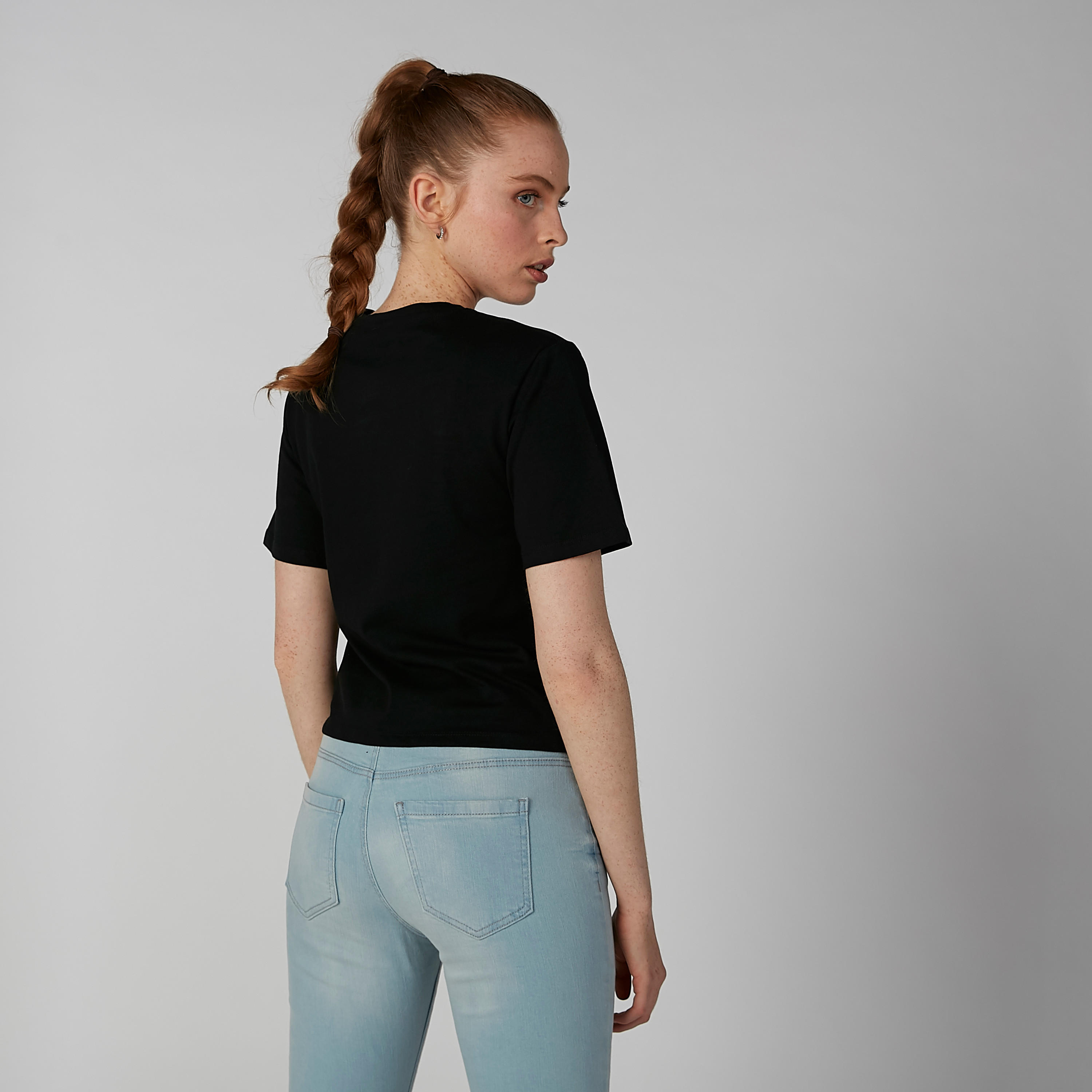 تيشيرت بياقة مستديرة وأكمام قصيرة وطبعات ميكي ماوس-women-clothing-tshirts-image-3