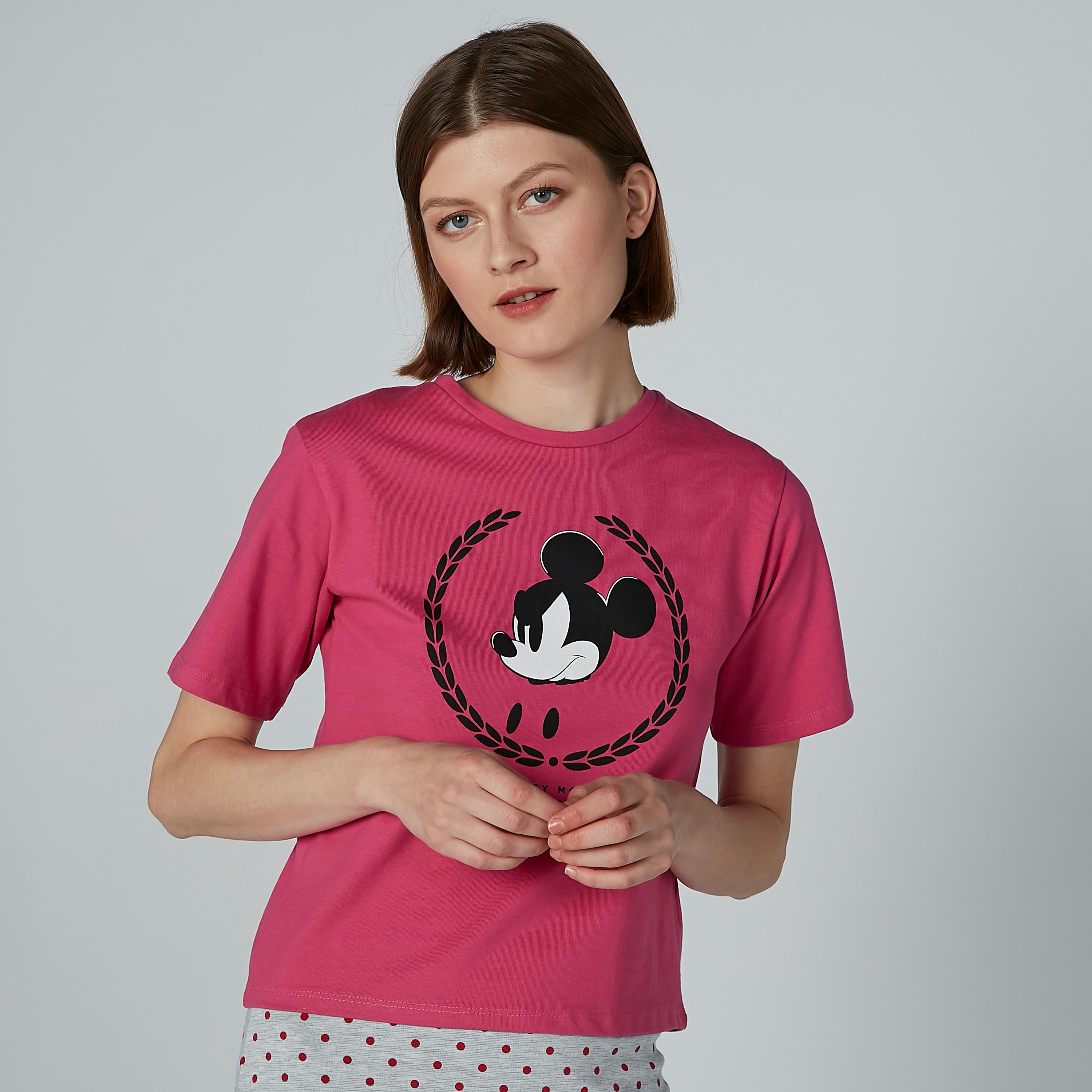 تيشيرت بياقة مستديرة وأكمام قصيرة وطبعات ميكي ماوس-women-clothing-tshirts-image-1