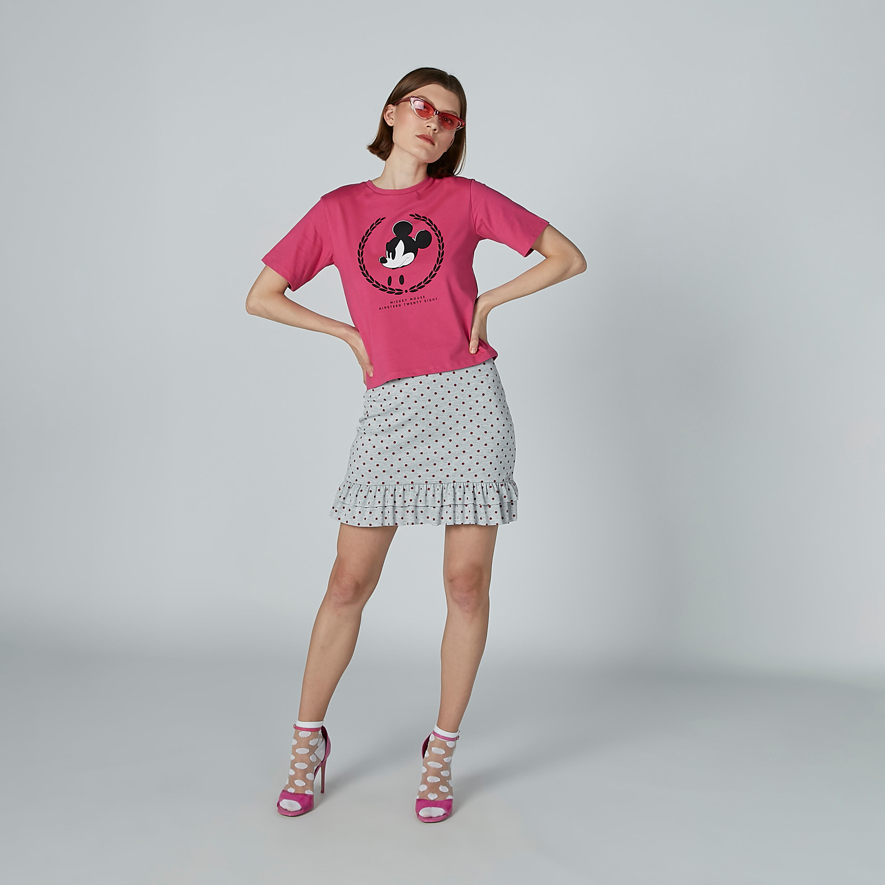 تيشيرت بياقة مستديرة وأكمام قصيرة وطبعات ميكي ماوس-women-clothing-tshirts-image-2