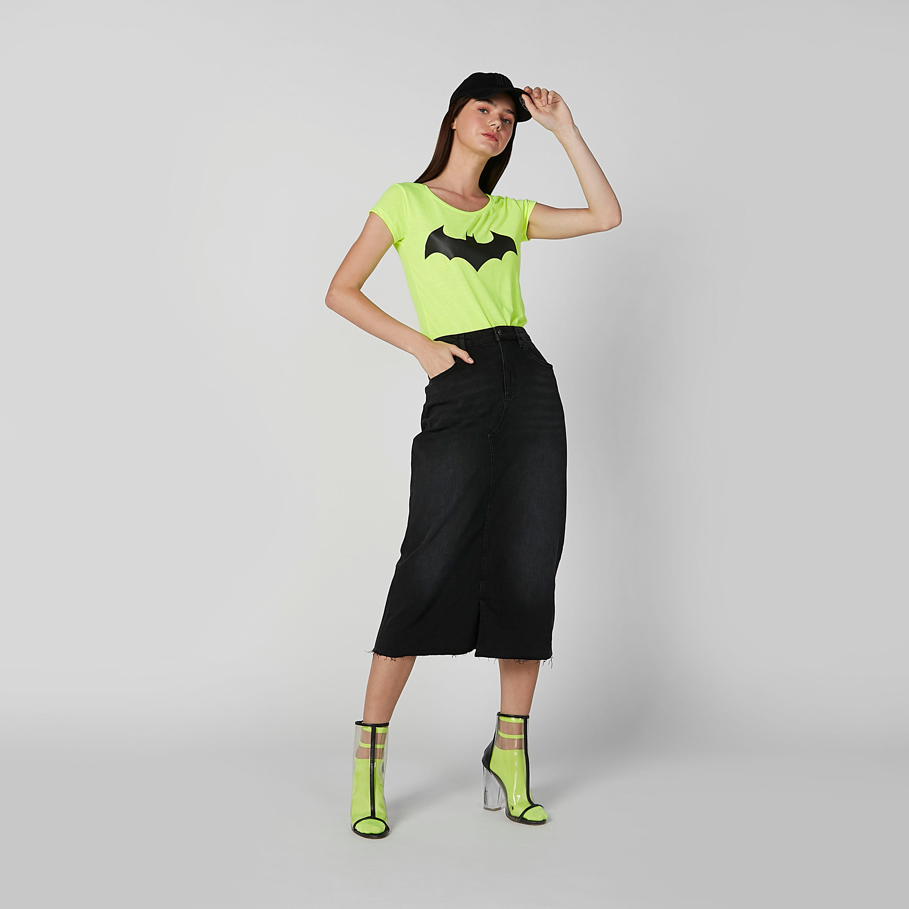 تيشيرت بياقة مستديرة وأكمام كاب وطبعات باتمان-women-clothing-tshirts-image-1