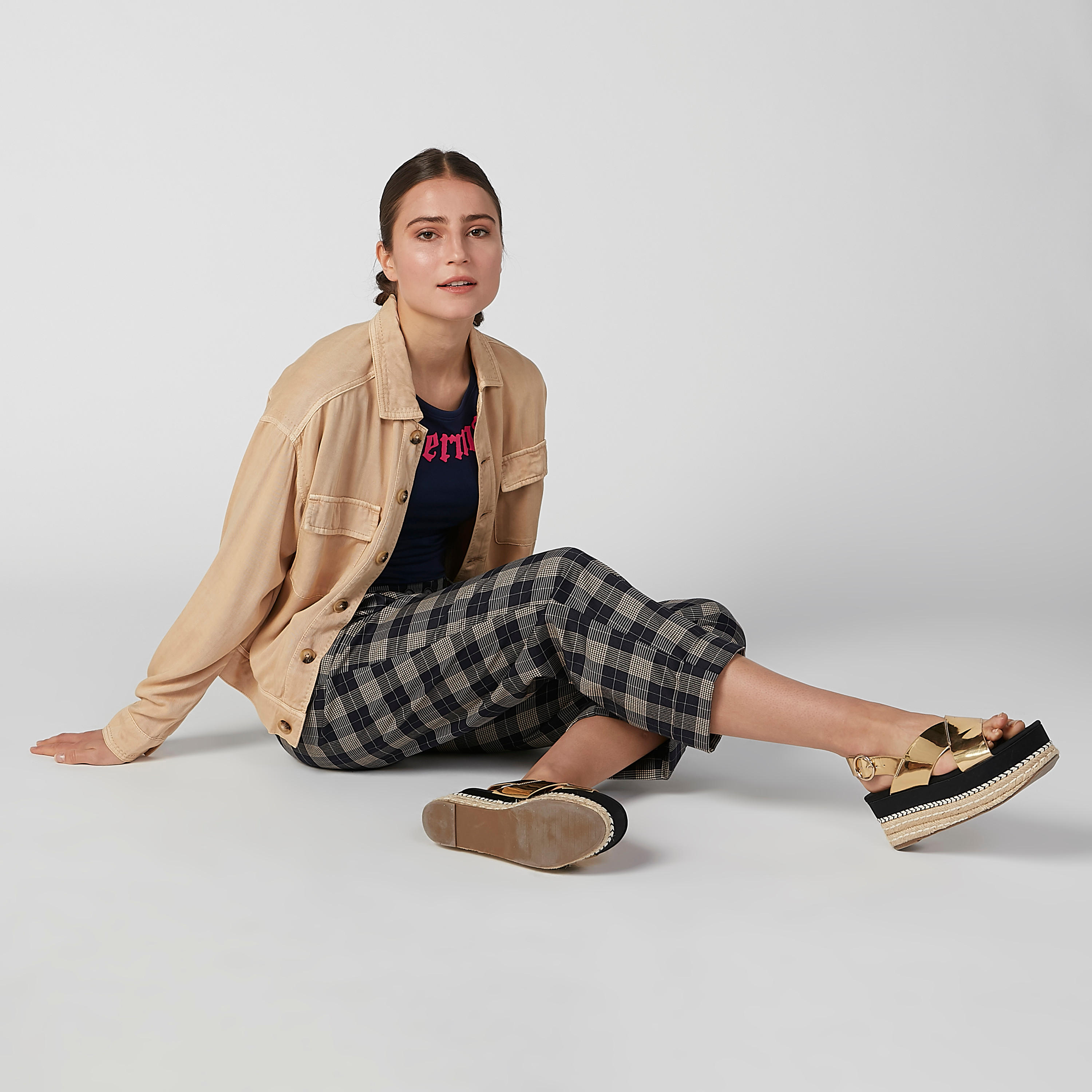 تيشيرت بياقة مستديرة وأكمام كاب وطبعات-women-clothing-tshirts-image-2