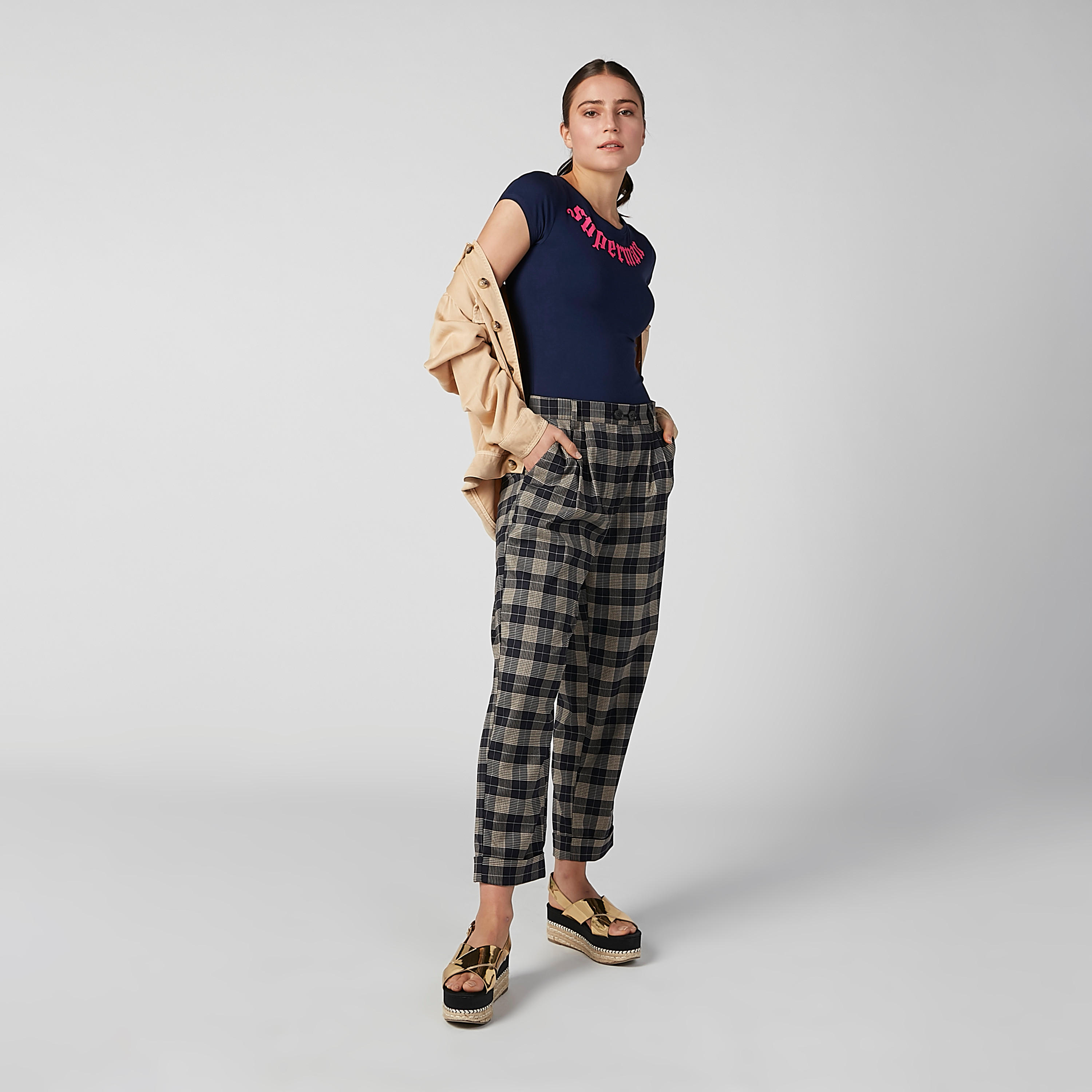تيشيرت بياقة مستديرة وأكمام كاب وطبعات-women-clothing-tshirts-image-4