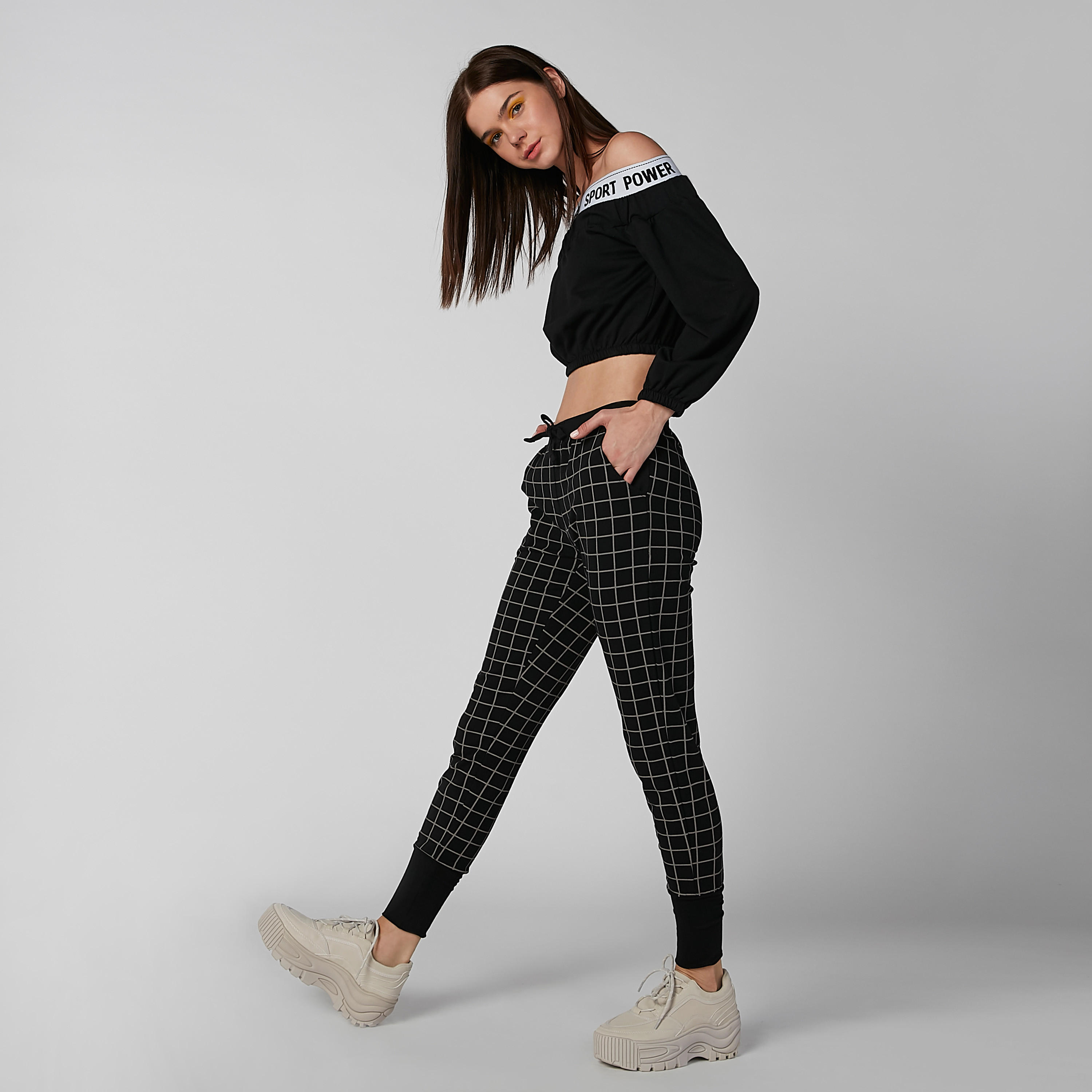 بنطال رياضي كاروهات قصير بجيوب-women-clothing-bottoms-joggers-image-2