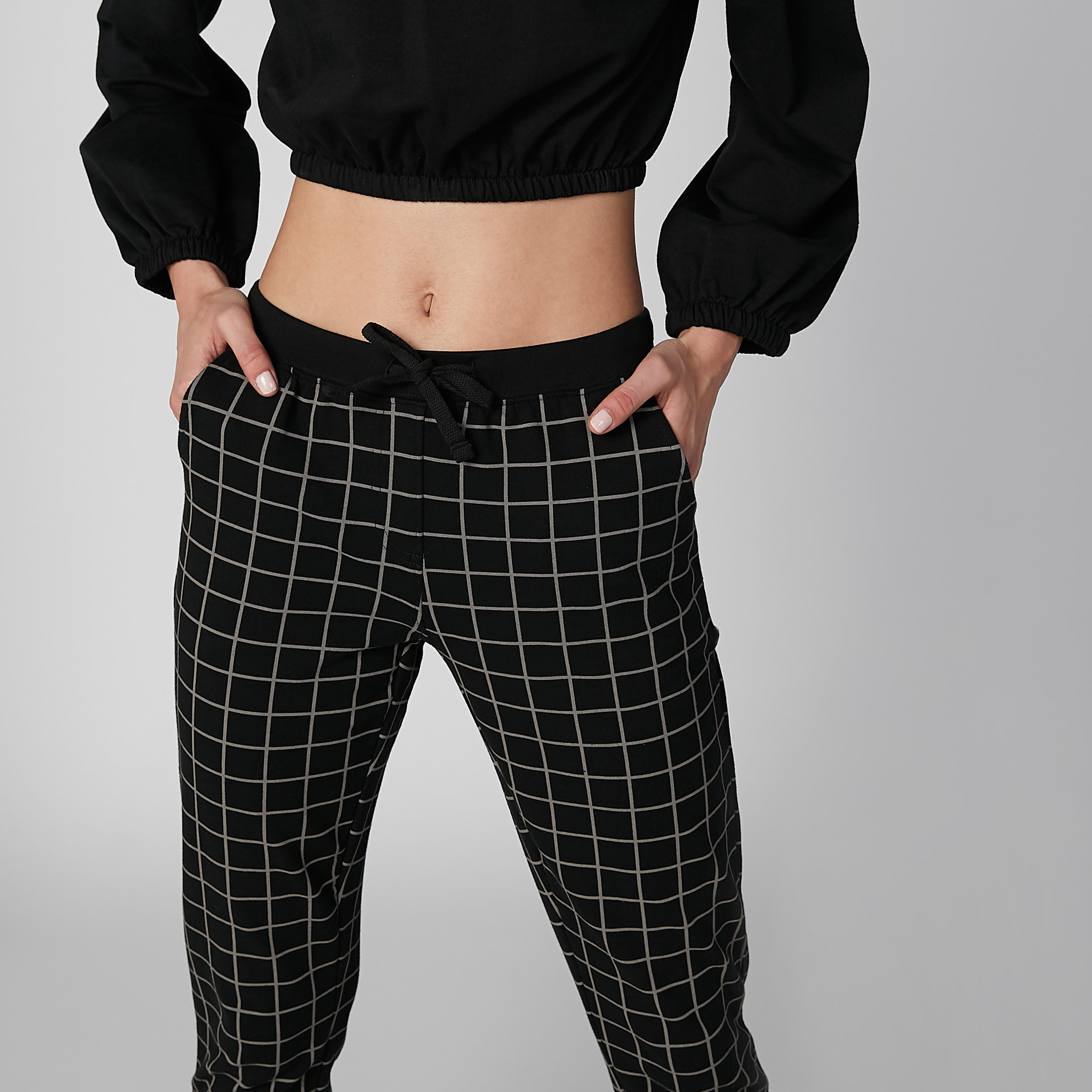 بنطال رياضي كاروهات قصير بجيوب-women-clothing-bottoms-joggers-image-4