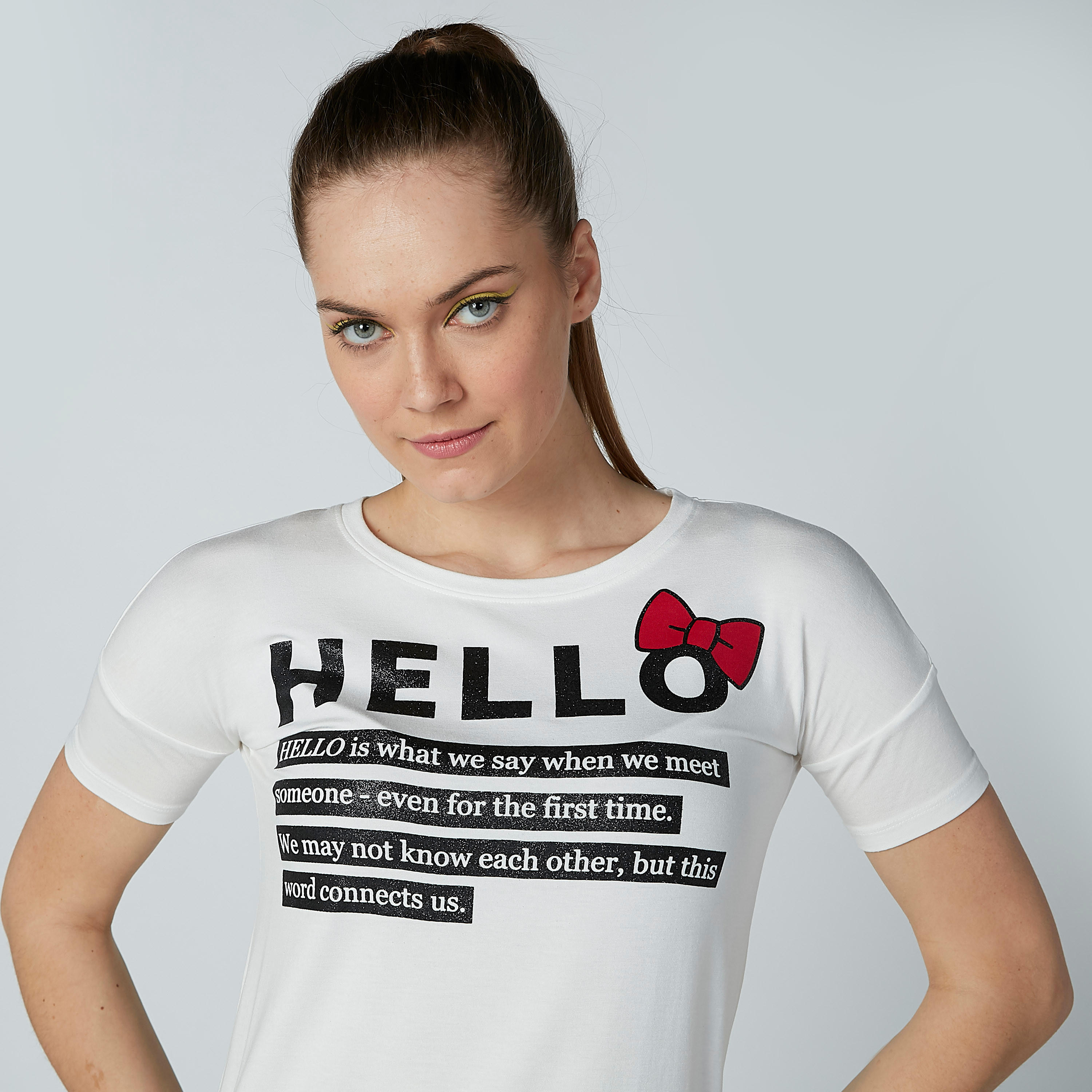 تيشيرت بياقة مستديرة وأكمام قصيرة وطبعات هالو كيتي-women-clothing-tshirts-image-3