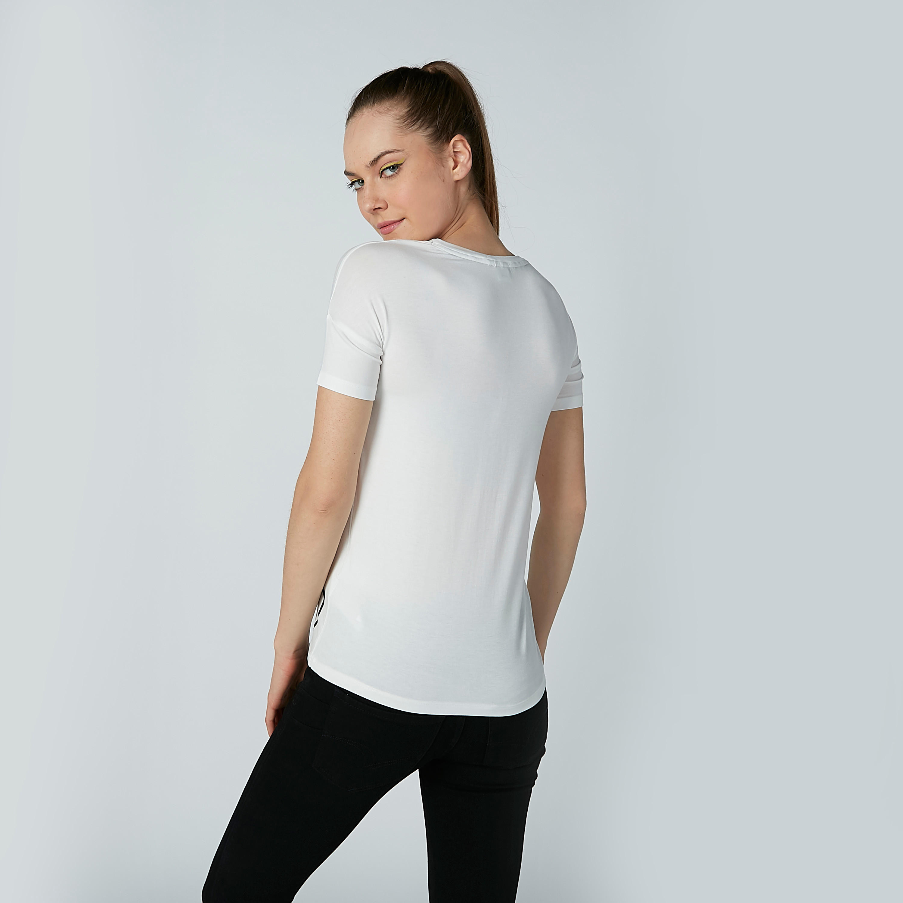 تيشيرت بياقة مستديرة وأكمام قصيرة وطبعات هالو كيتي-women-clothing-tshirts-image-4