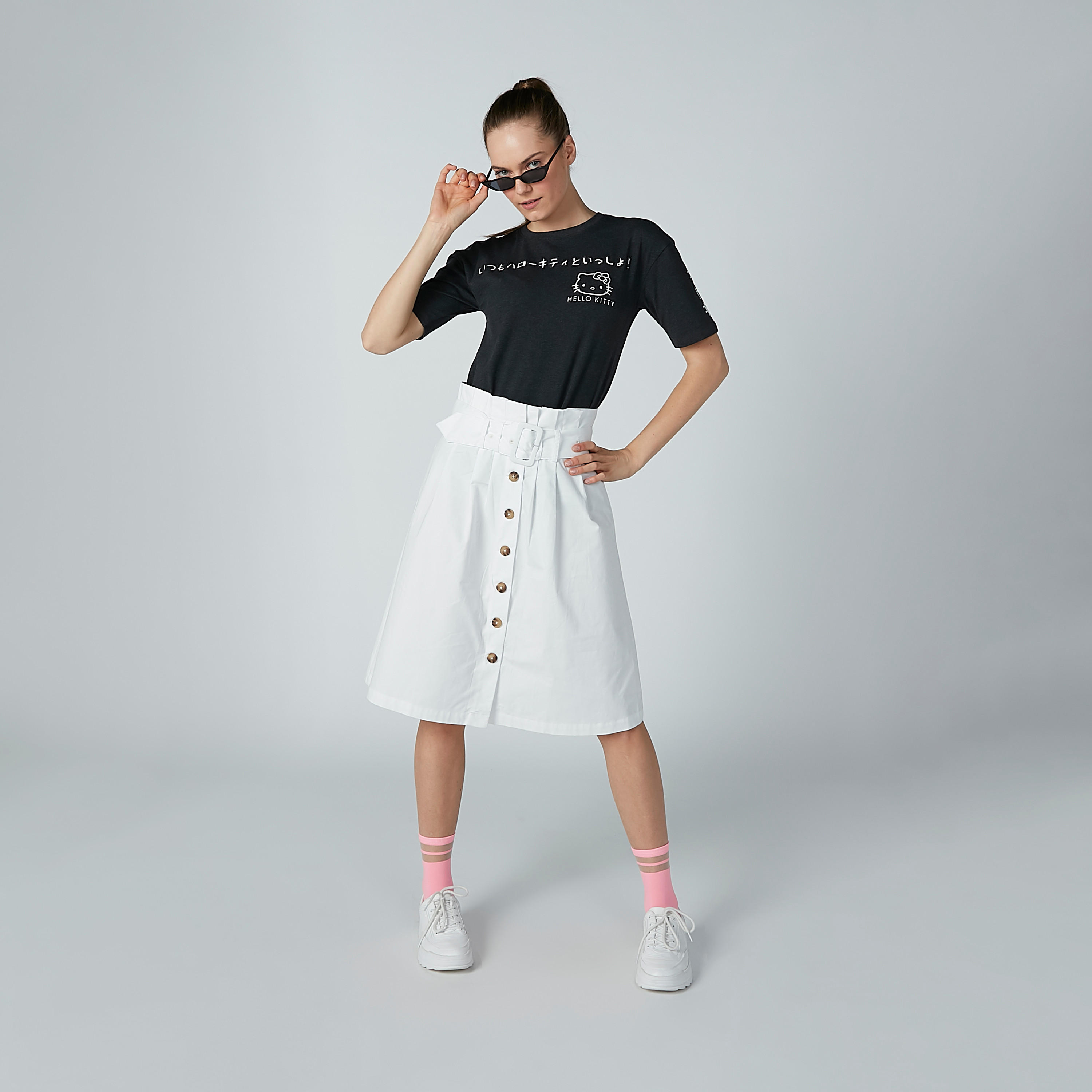تيشيرت مستدام بياقة مستديرة وطبعات هالو كيتي-women-clothing-tshirts-image-2