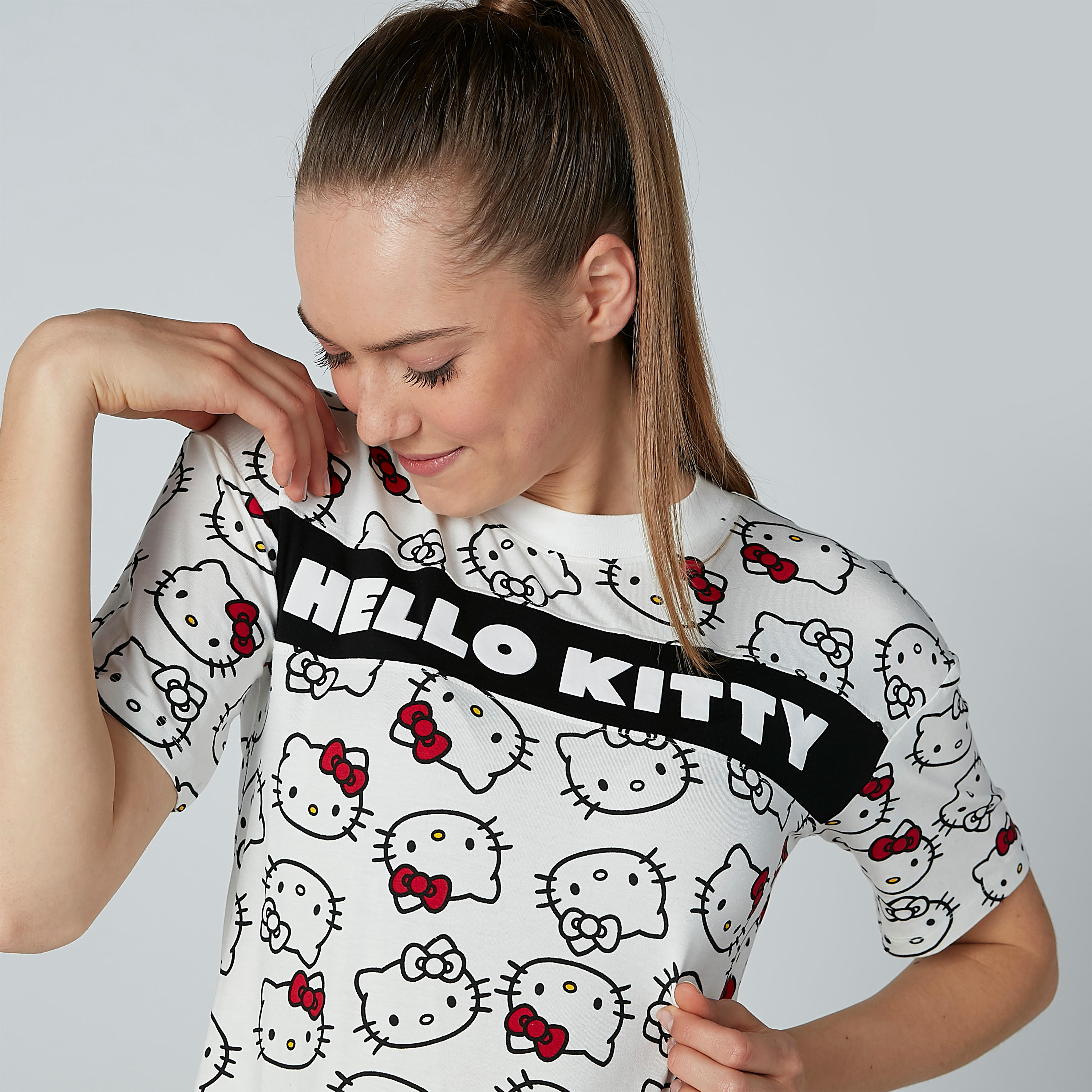 تيشيرت بياقة مستديرة وأكمام قصيرة وطبعات هالو كيتي-women-clothing-tshirts-image-1
