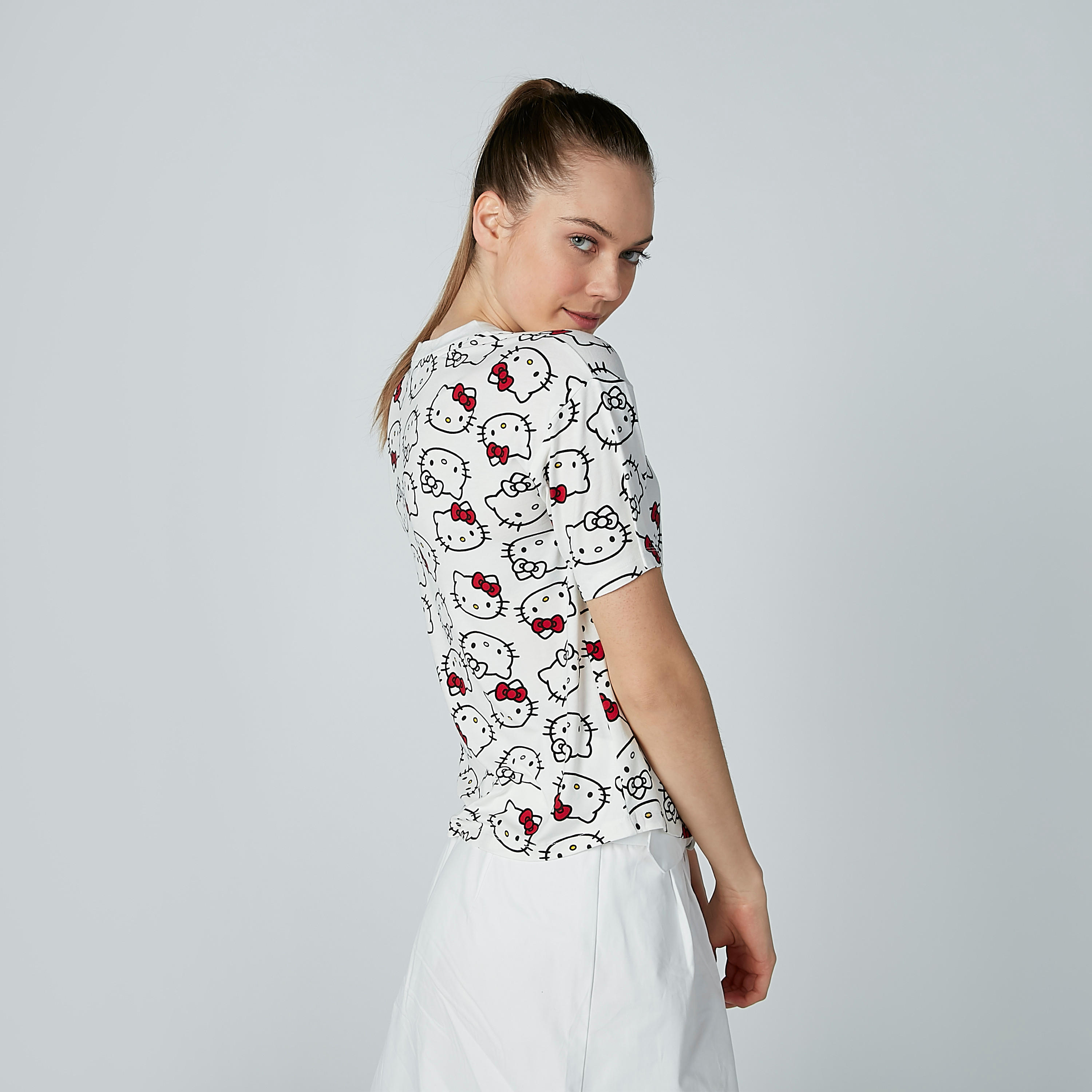 تيشيرت بياقة مستديرة وأكمام قصيرة وطبعات هالو كيتي-women-clothing-tshirts-image-3