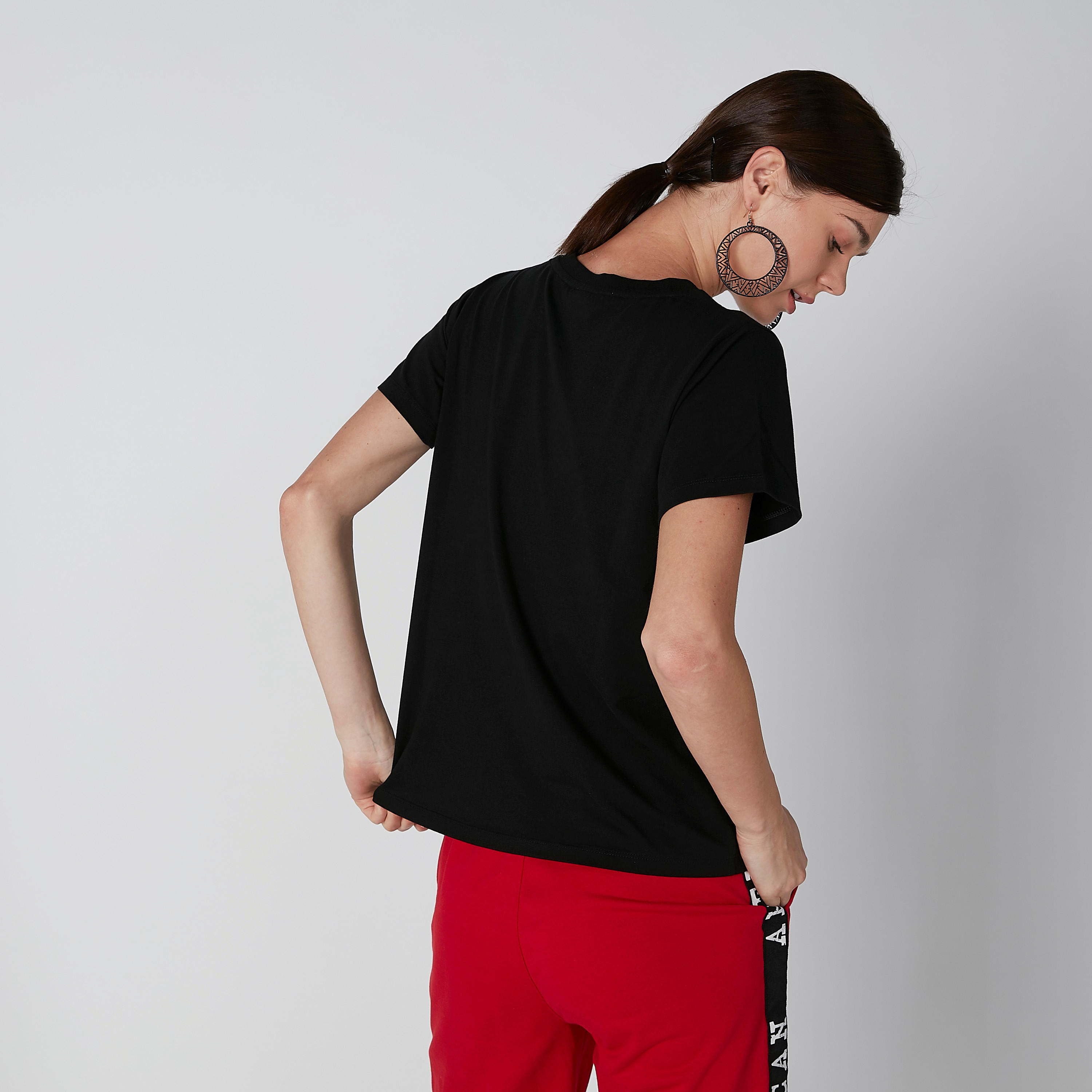 تيشيرت بأكمام قصيرة وياقة مستديرة وطبعات ميكي ماوس-women-clothing-tshirts-image-2