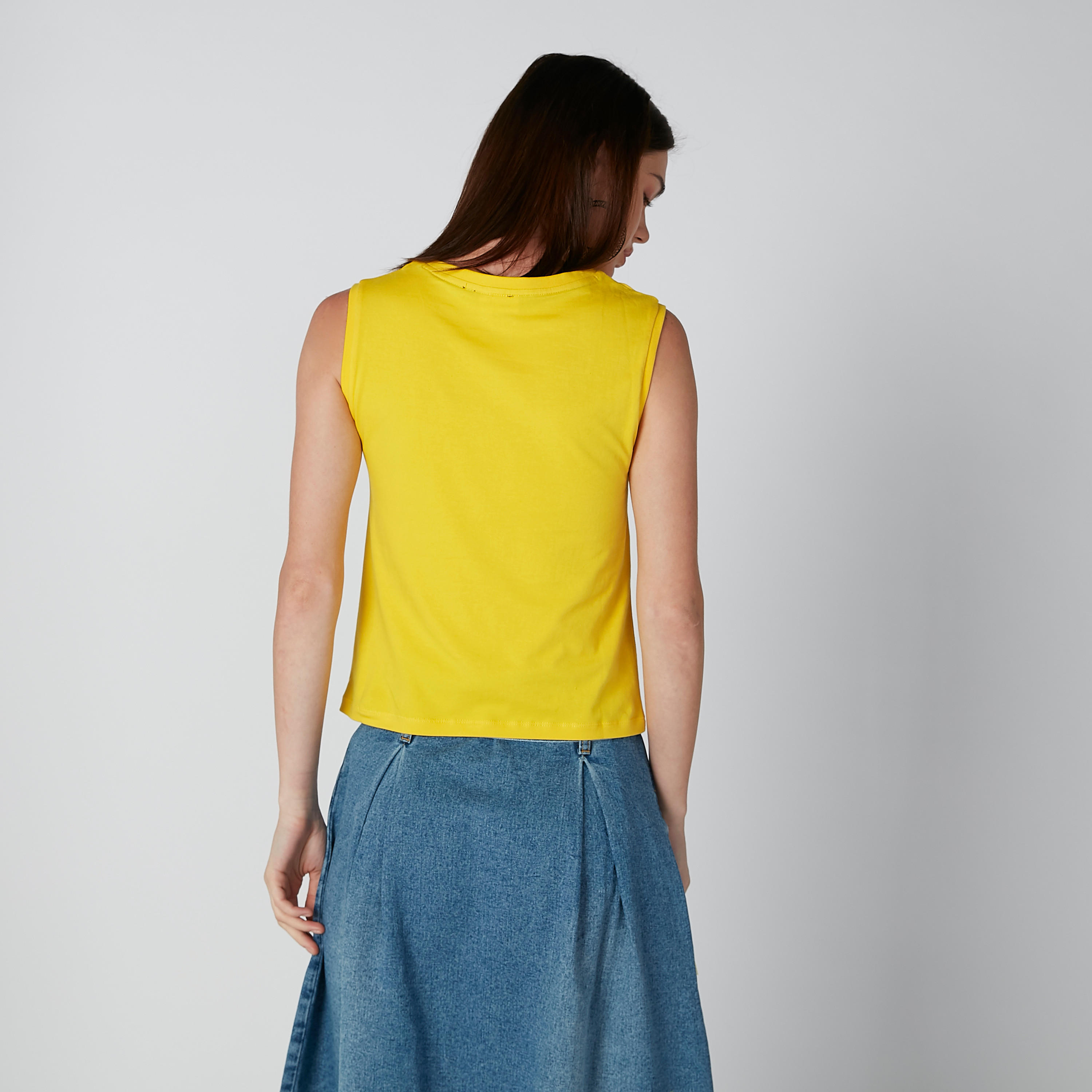 تيشيرت دون أكمام بياقة مستديرة وطبعات ميكي ماوس-women-clothing-tshirts-image-3