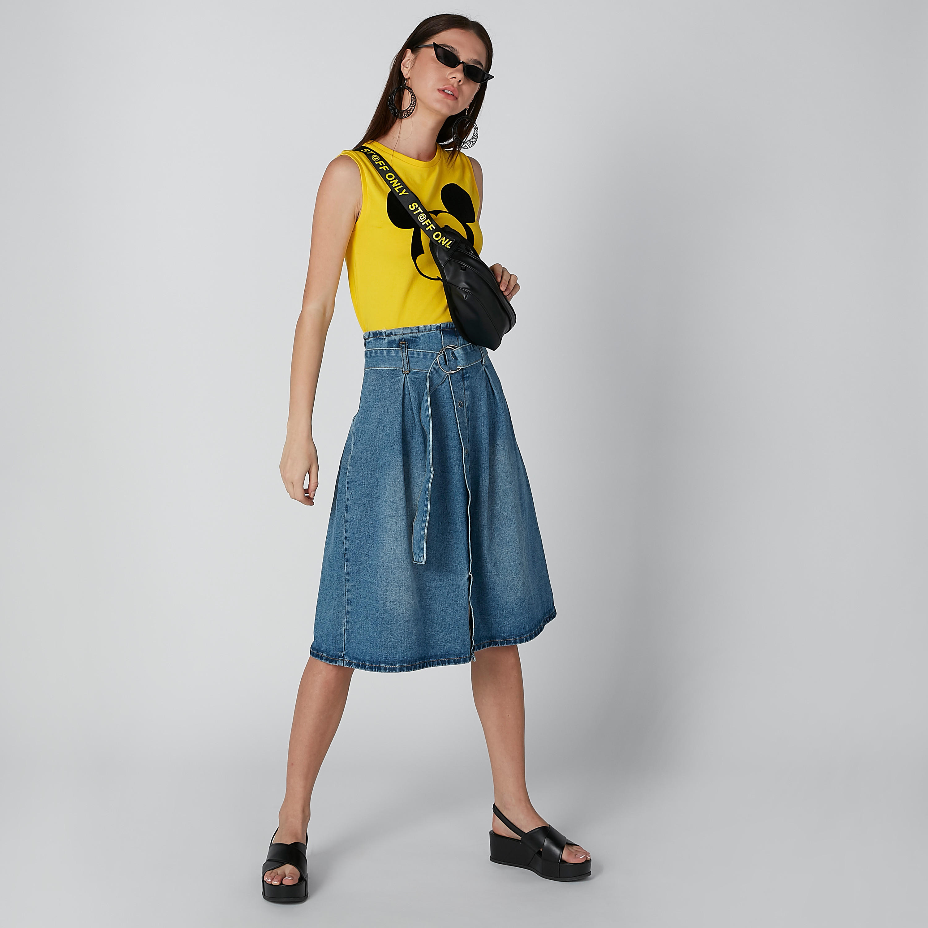 تيشيرت دون أكمام بياقة مستديرة وطبعات ميكي ماوس-women-clothing-tshirts-image-2