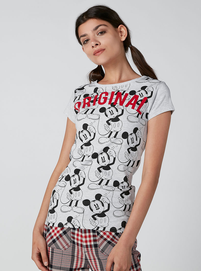 تيشيرت بأكمام كاب وياقة مستديرة وطبعات ميكي ماوس-women-clothing-tshirts-image-1