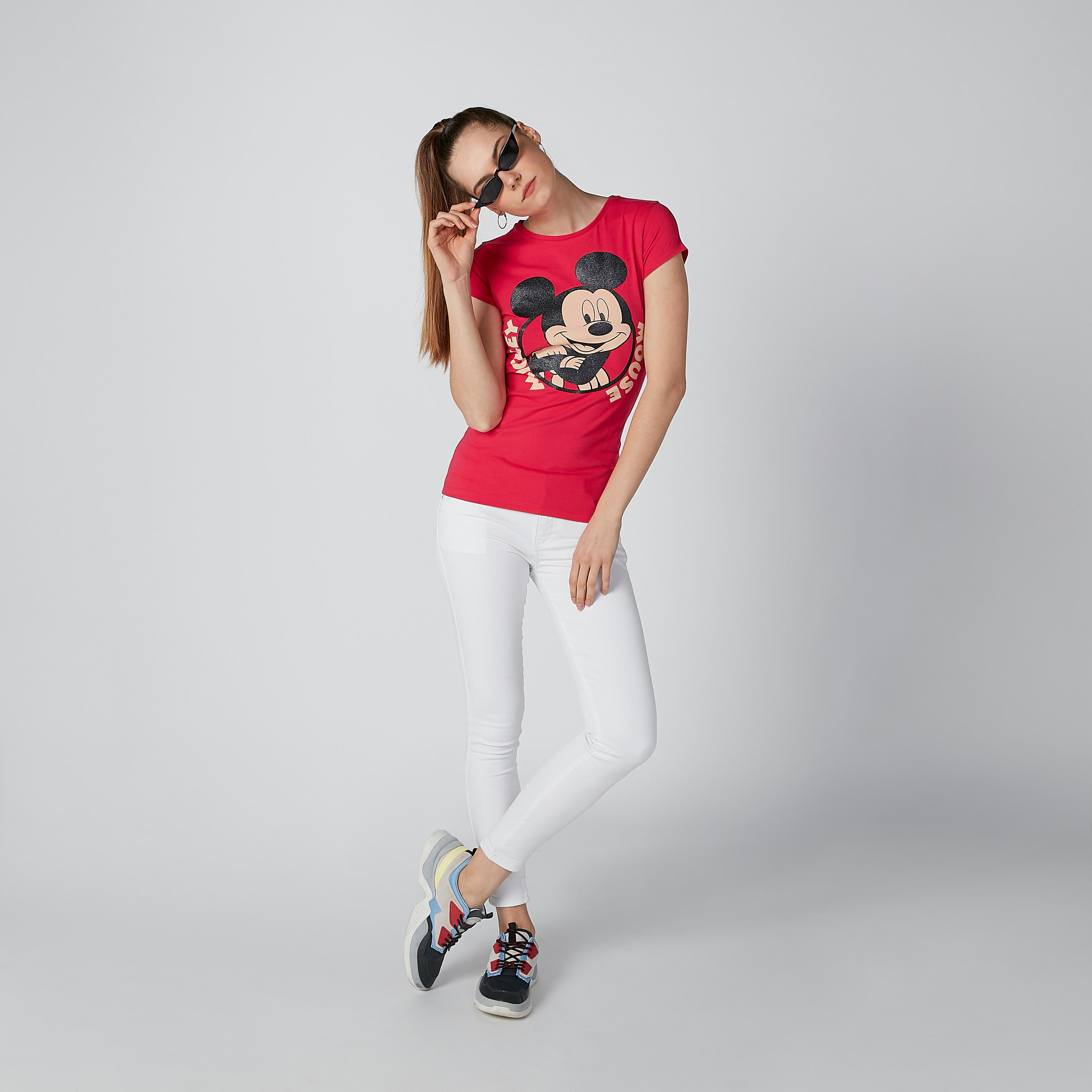 تيشيرت بأكمام كاب وياقة مستديرة وطبعات ميكي ماوس-women-clothing-tshirts-image-1